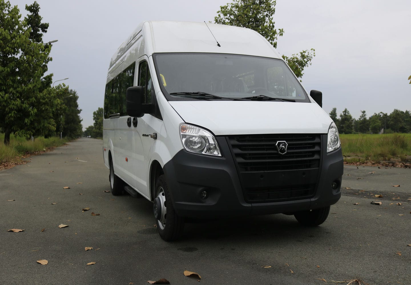 Gaz 17 Chỗ - http://marketing.udtrucks.com.vn/file/gaz/gaz-17-cho/photo/_MG_1360low.jpg