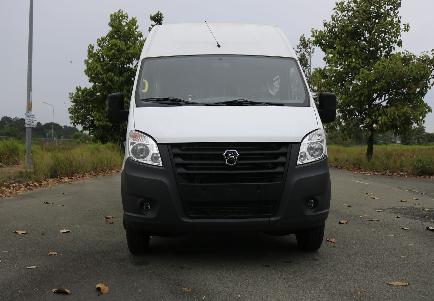 Gaz 17 Chỗ - http://marketing.udtrucks.com.vn/file/gaz/gaz-17-cho/photo/_MG_1361low.jpg