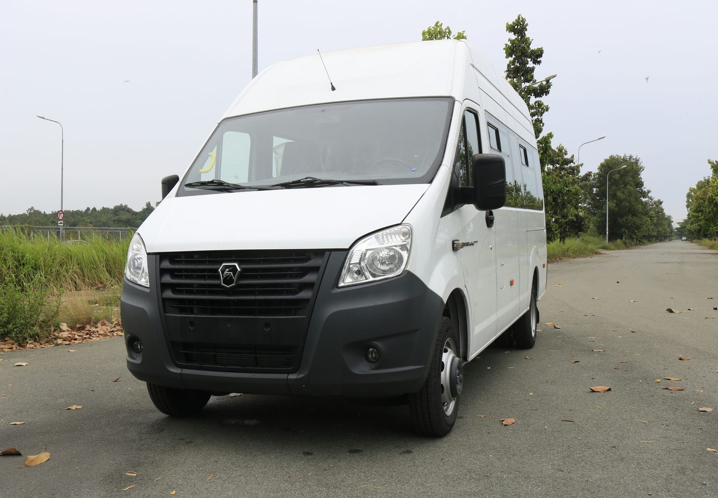 Gaz 17 Chỗ - http://marketing.udtrucks.com.vn/file/gaz/gaz-17-cho/photo/_MG_1365low.jpg