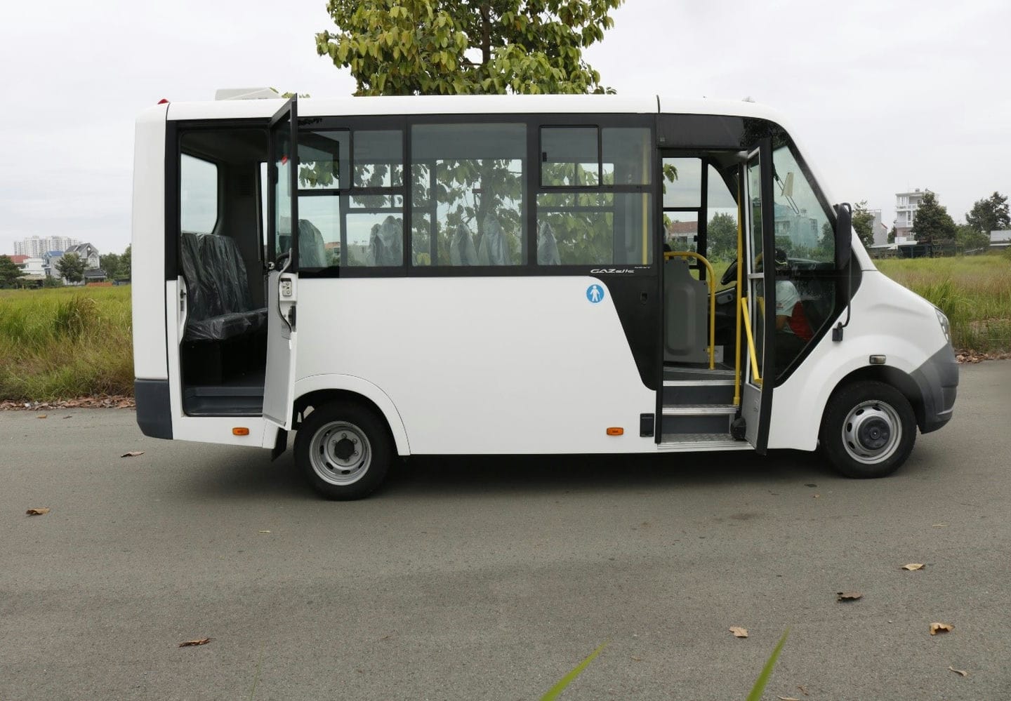 Gaz 19 Chỗ - http://marketing.udtrucks.com.vn/file/gaz/gaz-19-cho/photo/cualow.jpg