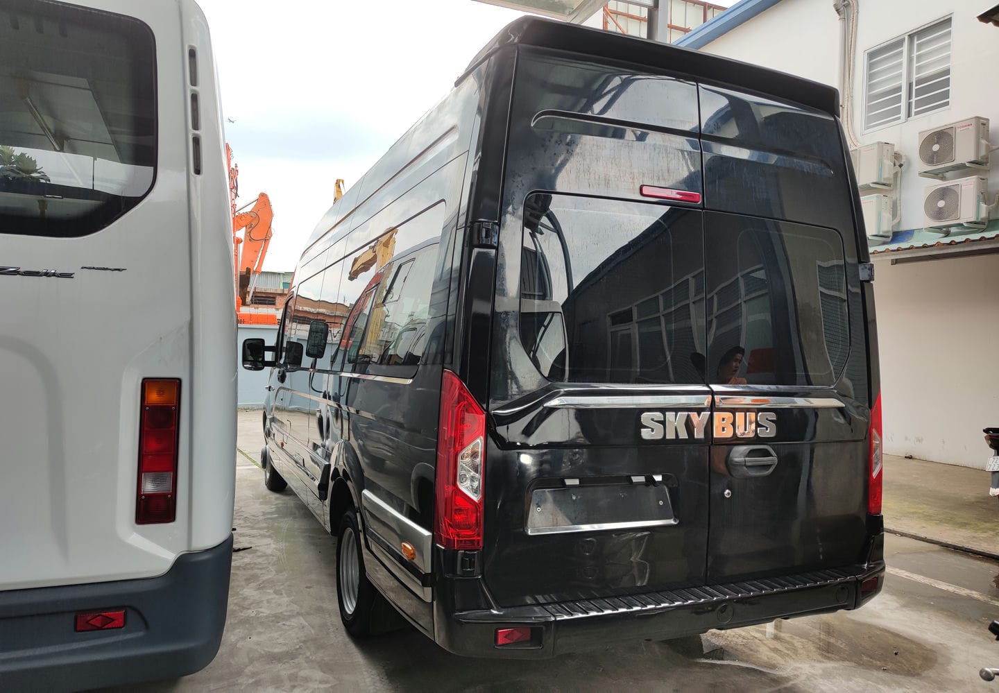 GAZ SKYBUS - http://marketing.udtrucks.com.vn/file/gaz/gaz-sky-bus/photo/IMG_20220730_150205low.jpg