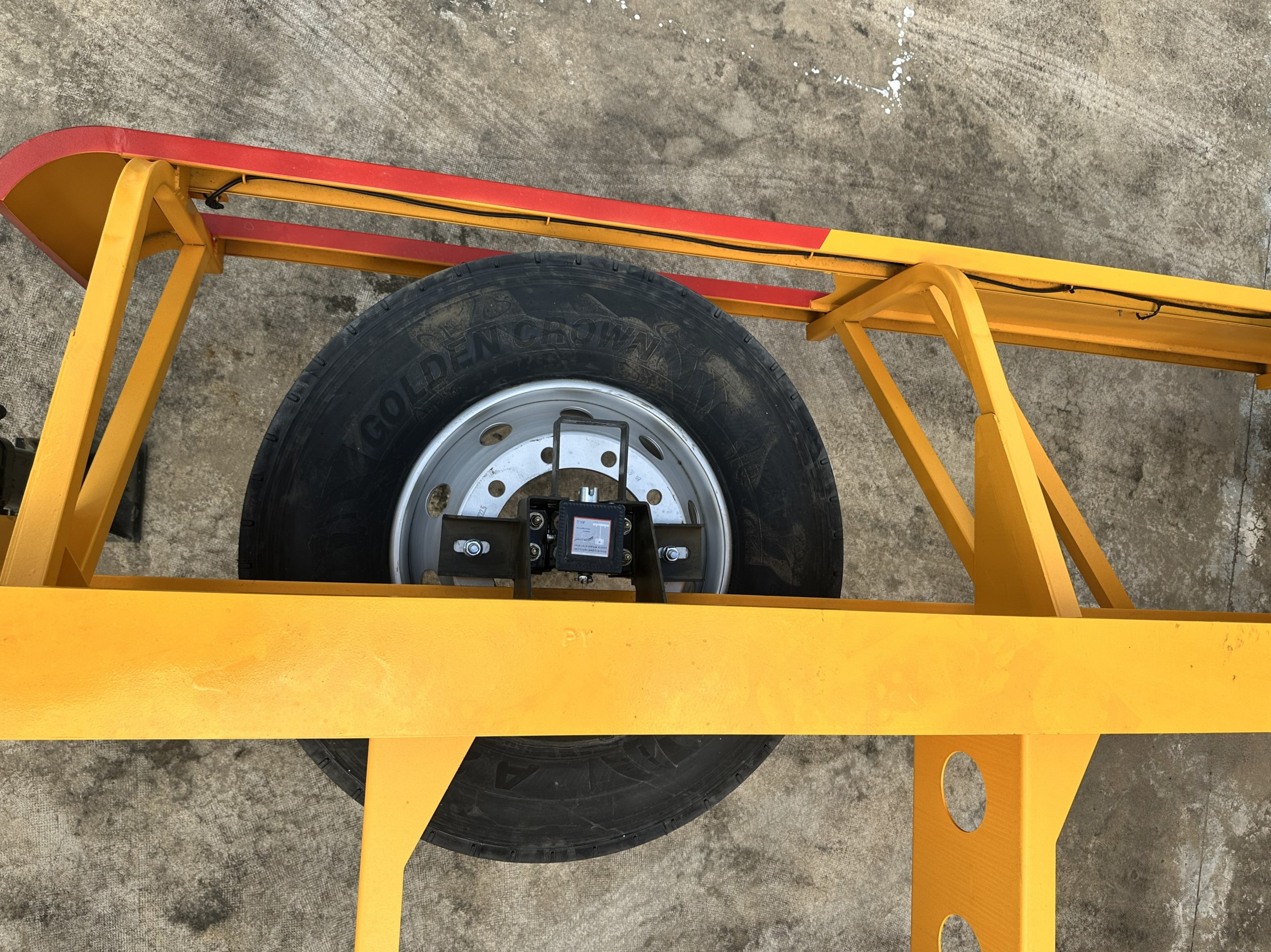 Sơ mi rơ moóc xương 45 feet 3 trục S453-T4 ASEAN - http://marketing.udtrucks.com.vn/file/others/s453-t4-1/photo/img_8306_2.jpg