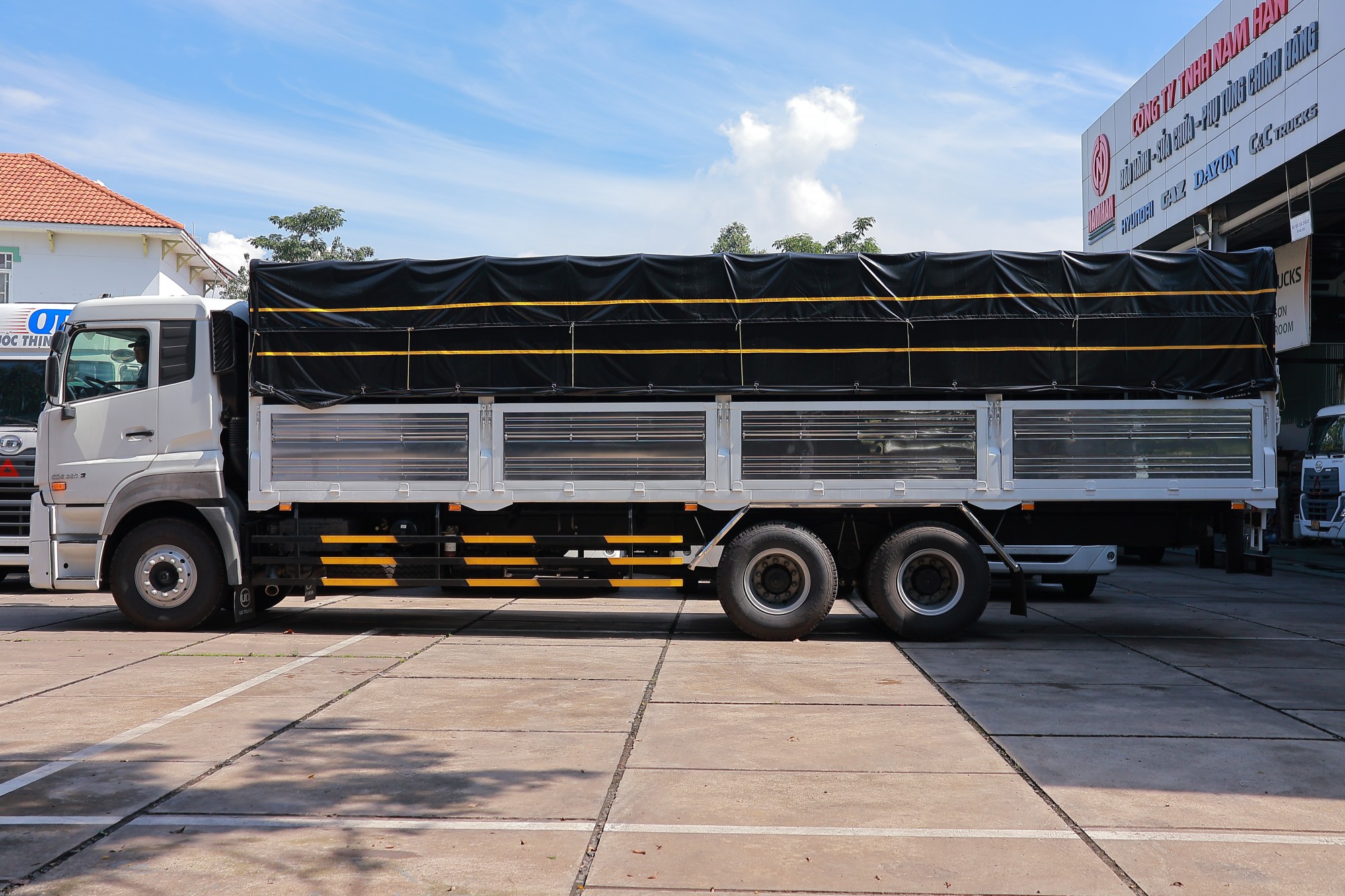 6x2 CDE 280 TMB IN - http://marketing.udtrucks.com.vn/file/udtrucks/CDE-280/TMB-Inox/photo/IMG_0933.jpg