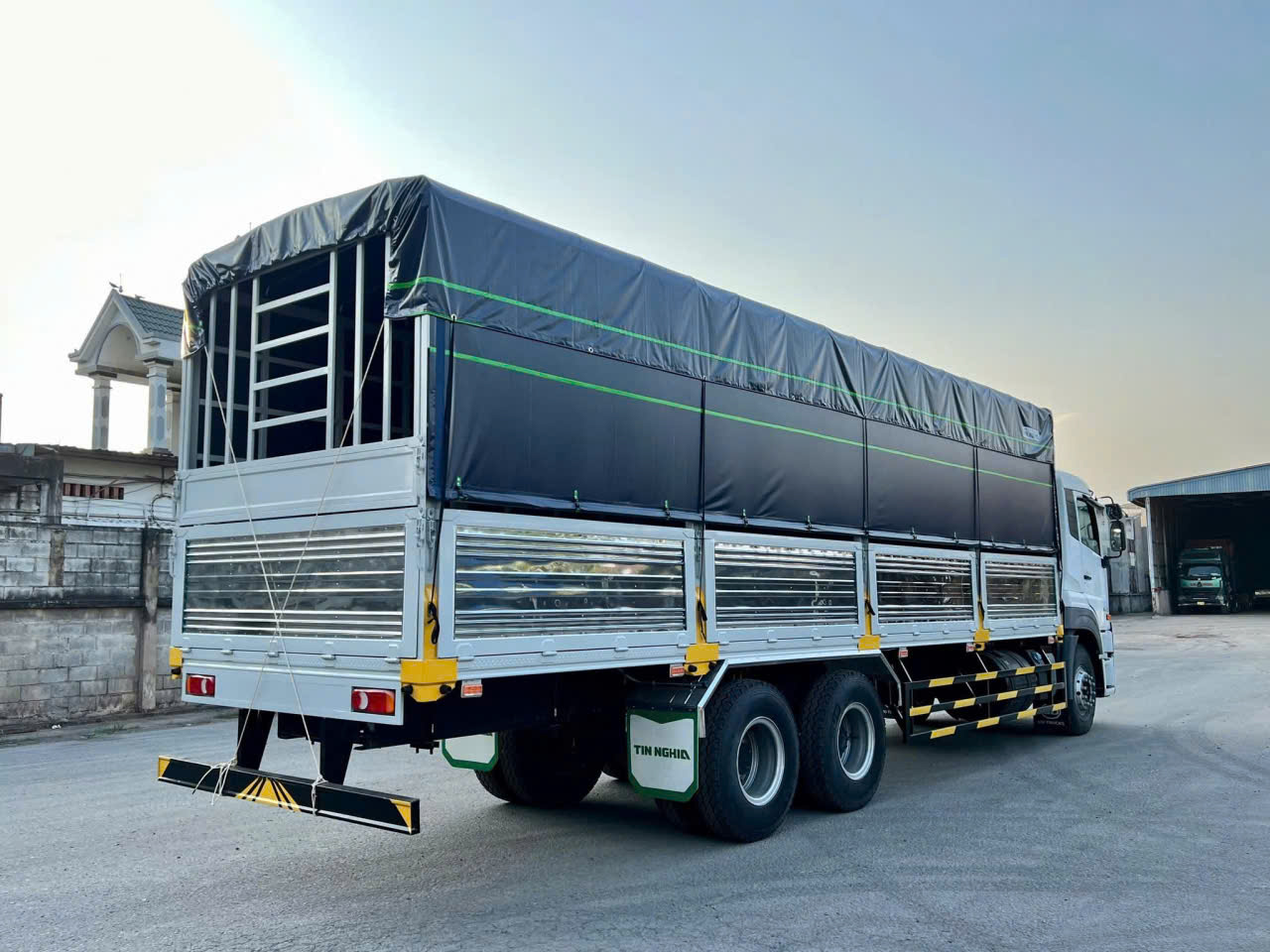 6x2 CDE 280 TMB TN - http://marketing.udtrucks.com.vn/file/udtrucks/CDE-280/TMB-TN/photo/cde_280_tmb_tin_nghia_3.jpg