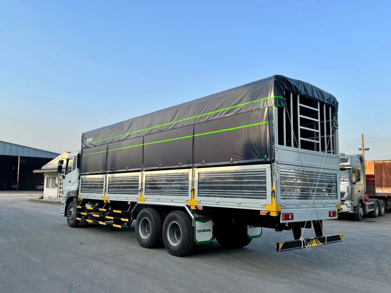 6x2 CDE 280 TMB TN - http://marketing.udtrucks.com.vn/file/udtrucks/CDE-280/TMB-TN/photo/cde_280_tmb_tin_nghia_4.jpg