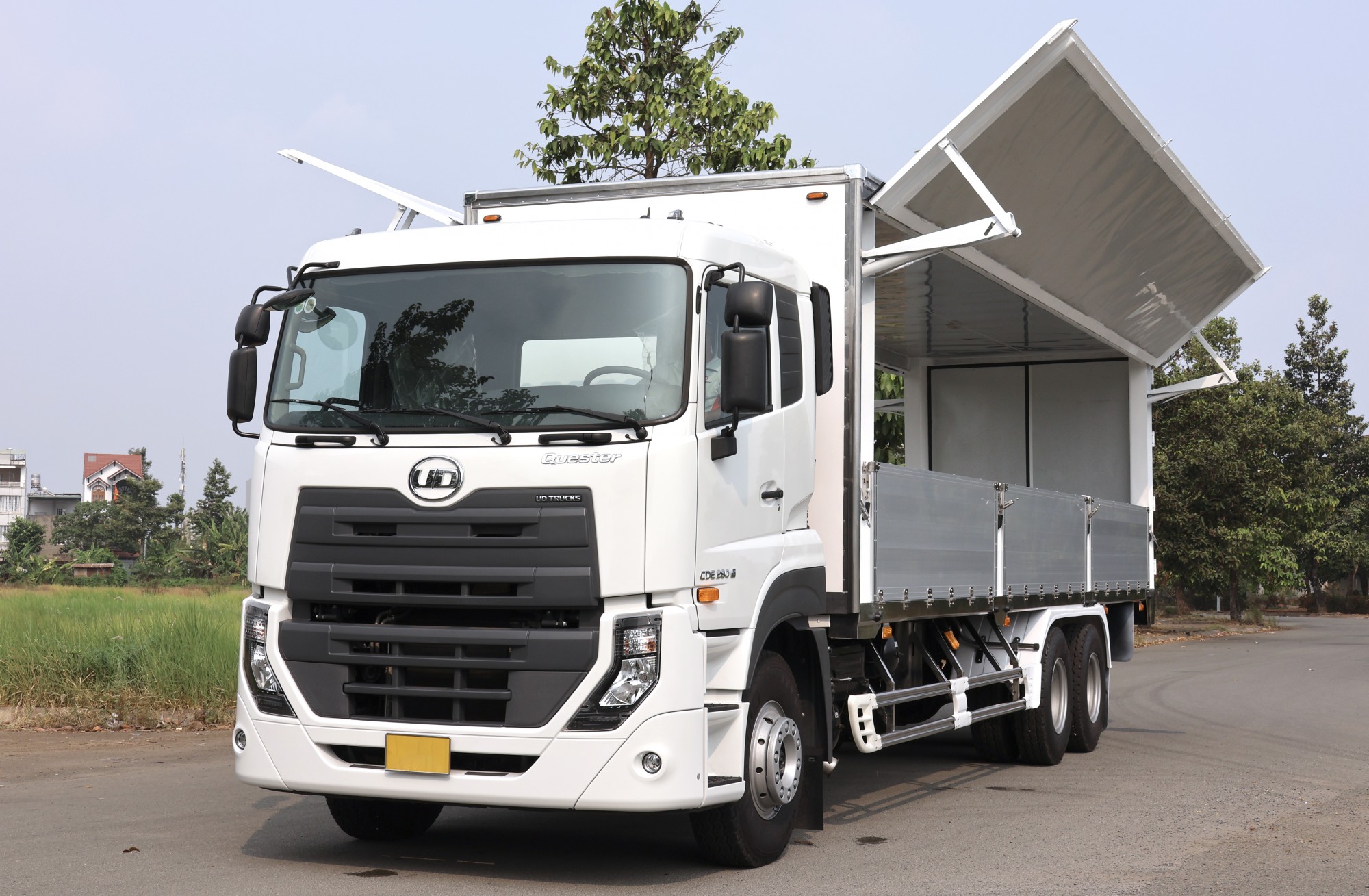Thùng Cánh Dơi 6x2 CDE 280 - http://marketing.udtrucks.com.vn/file/udtrucks/CDE-280/Thung-Canh-Doi/photo/IMG_0256.jpg