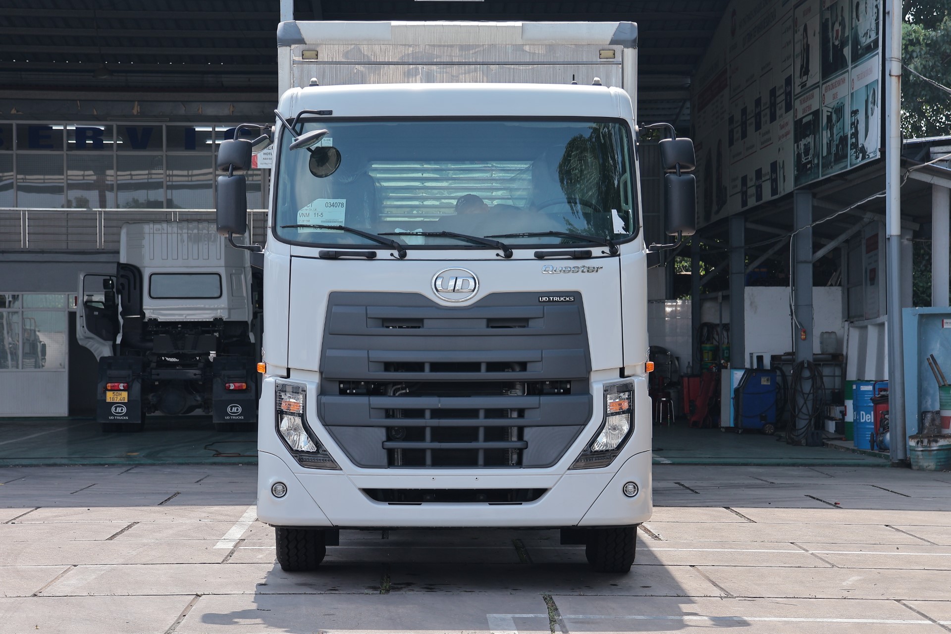 Thùng Kín 6x2 CDE 280 - http://marketing.udtrucks.com.vn/file/udtrucks/CDE-280/Thung-Kin/photo/IMG_0493.jpg