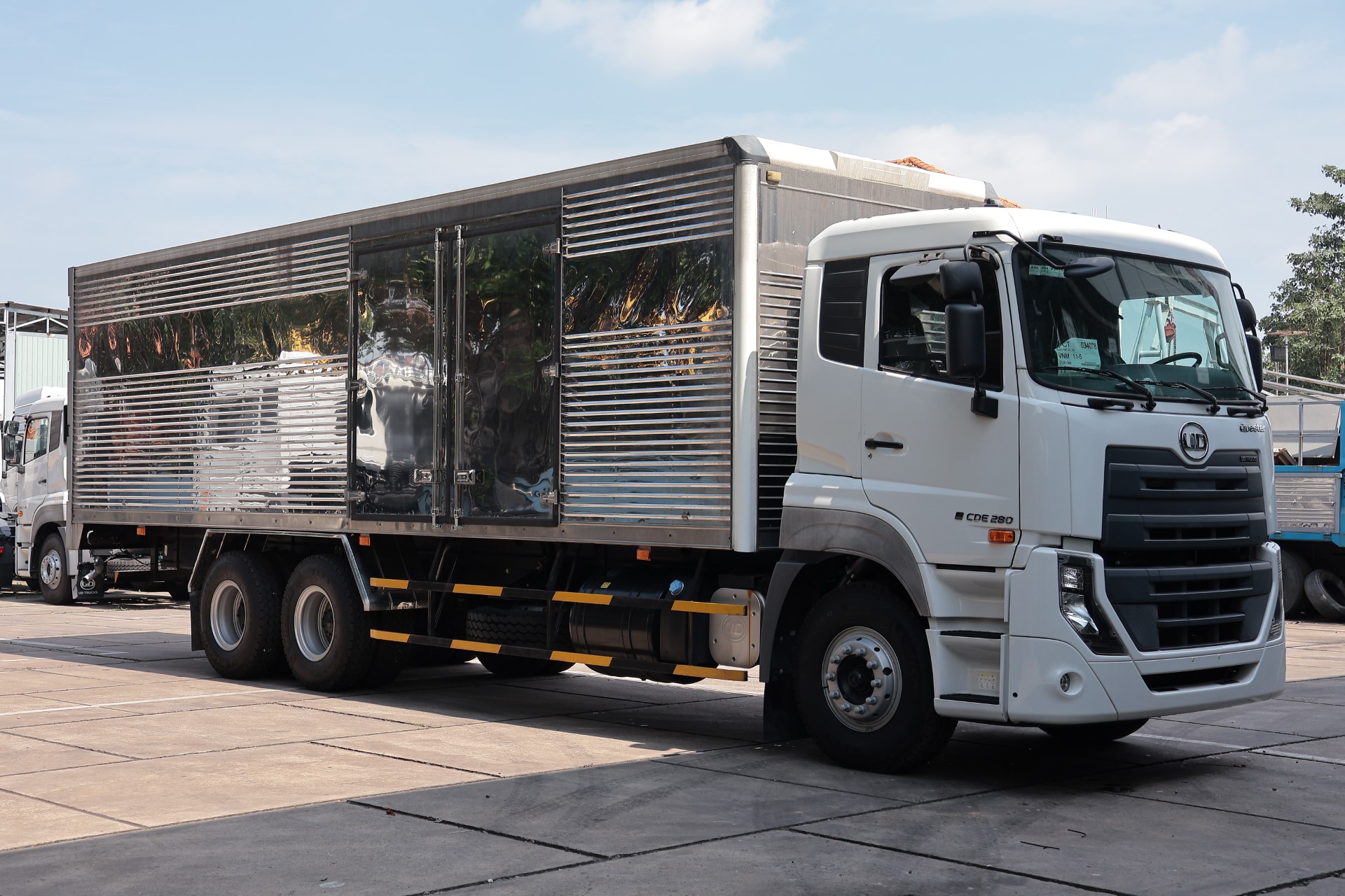 Thùng Kín 6x2 CDE 280 - http://marketing.udtrucks.com.vn/file/udtrucks/CDE-280/Thung-Kin/photo/IMG_0502.jpg