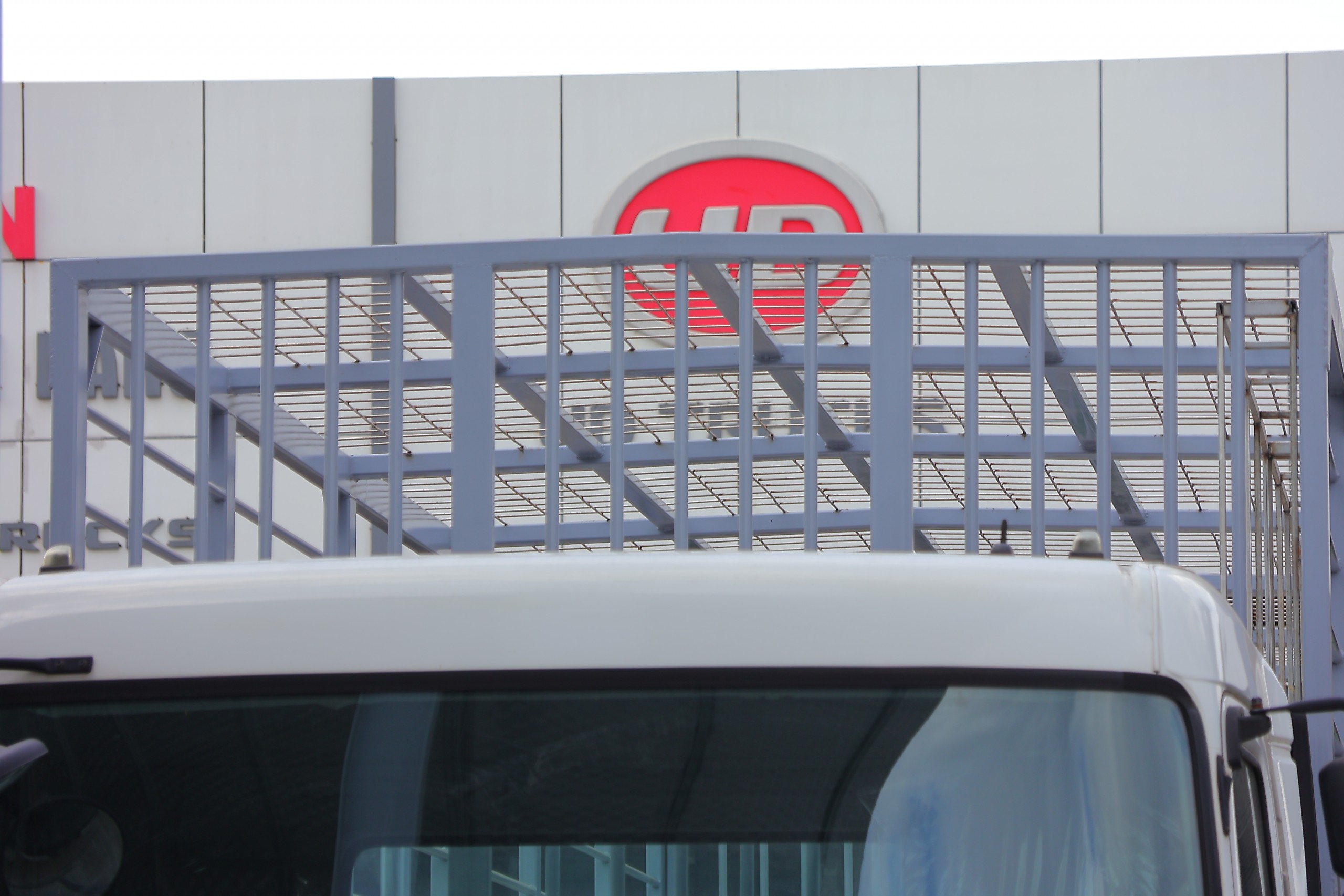 Xe chở gia cầm 6x2 CDE 280 - http://marketing.udtrucks.com.vn/file/udtrucks/CDE-280/Xe-Cho-Ga/photo/img_3403.jpg