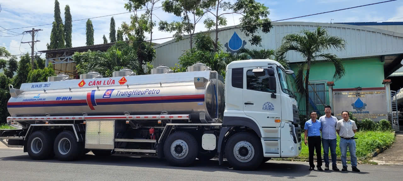 Bồn nhôm Imae 8x4 CGE 350 - http://marketing.udtrucks.com.vn/file/udtrucks/CGE-350/Bon-Xitec-Nhom-IMAE/photo/8x4_cge_350_xitec_nhom_imae_11.jpg