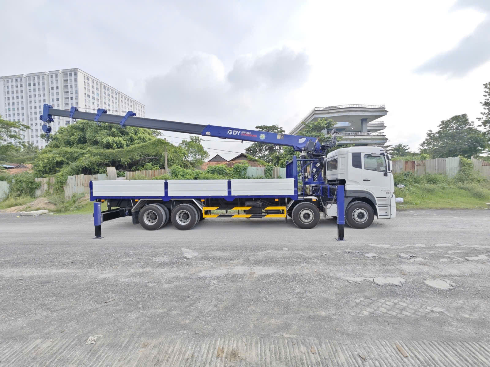 8x4 CGE 350 Cẩu DongYang SS2725LB - http://marketing.udtrucks.com.vn/file/udtrucks/CGE-350/Dongyang-SS2725LB/photo/1786169402010_4668912562854094576_g5144616896655904606_6fa5ef56b.jpg