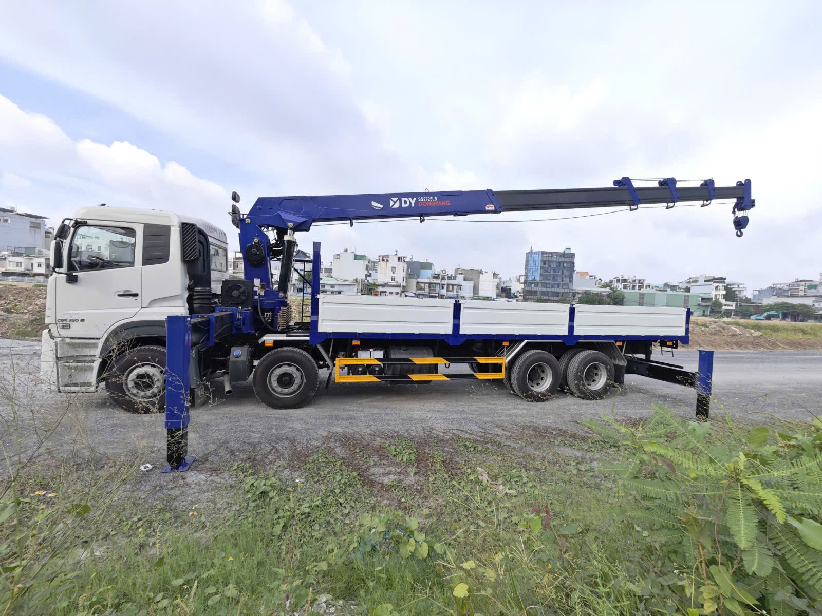 8x4 CGE 350 Cẩu DongYang SS2725LB - http://marketing.udtrucks.com.vn/file/udtrucks/CGE-350/Dongyang-SS2725LB/photo/1786169402032_4668912562854094576_g5144616896655904606_3c80a5402.jpg