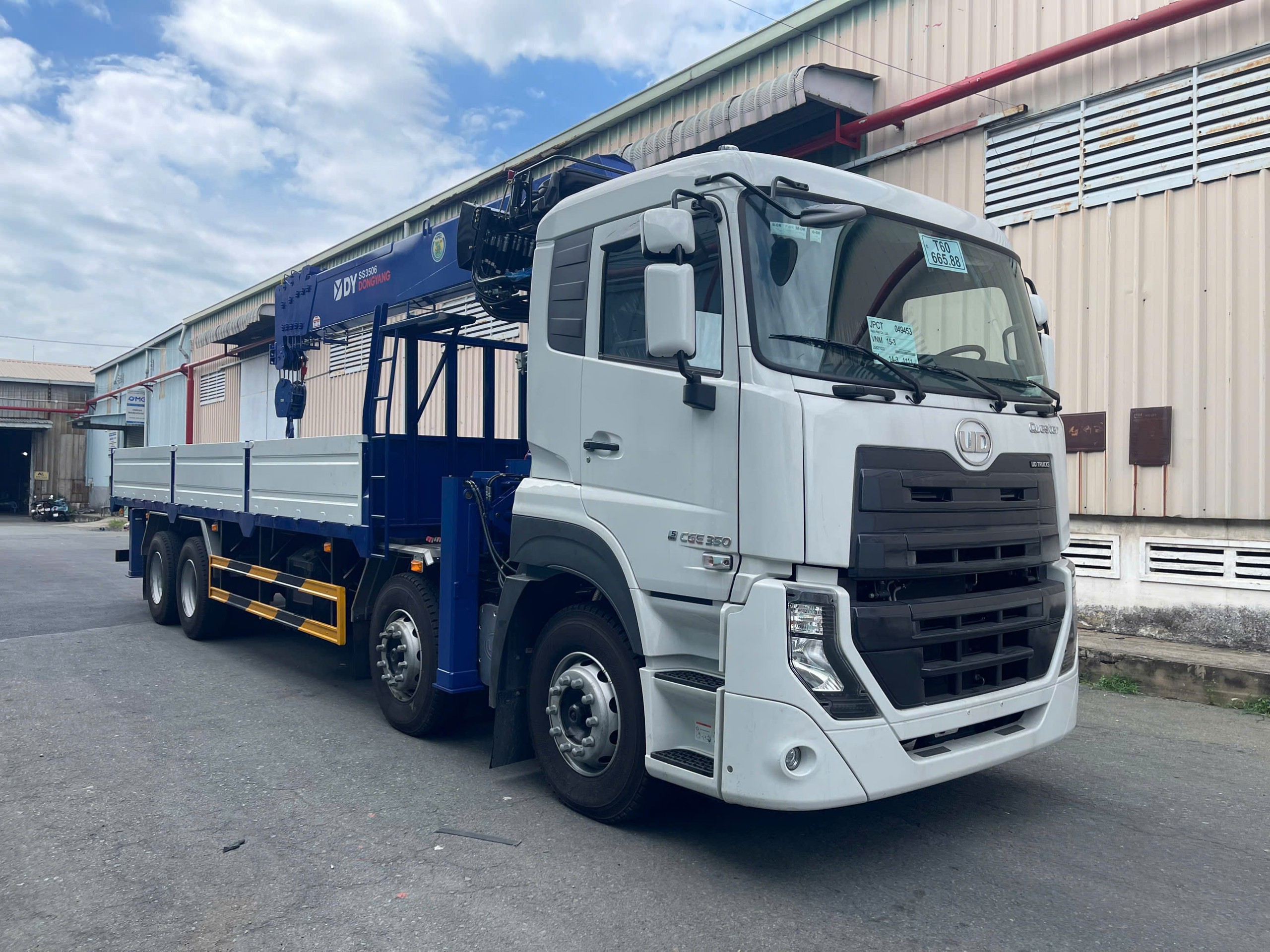 8x4 CGE 350 Cẩu Dongyang SS3506