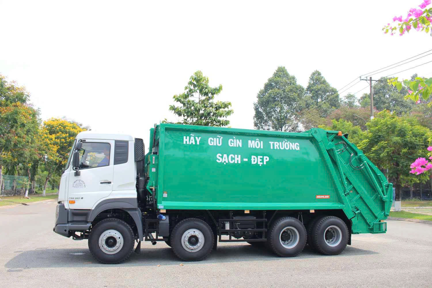 Xe Ép Rác 8x4 CGE 350 - http://marketing.udtrucks.com.vn/file/udtrucks/CGE-350/Ep-Rac/photo/1859591876b9c6e79fa85.jpg