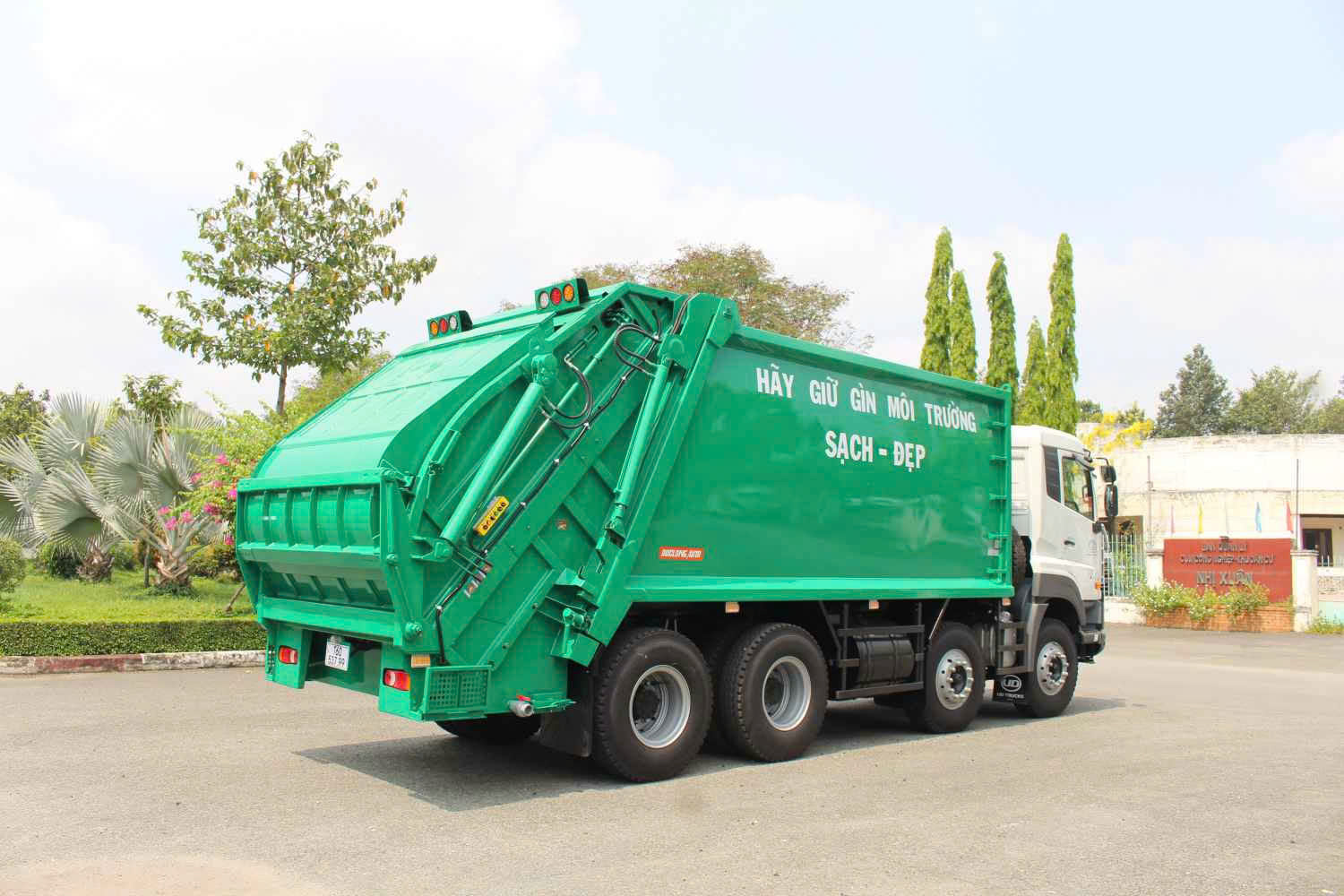 Xe Ép Rác 8x4 CGE 350 - http://marketing.udtrucks.com.vn/file/udtrucks/CGE-350/Ep-Rac/photo/ad56e215cdb47dea24a57.jpg