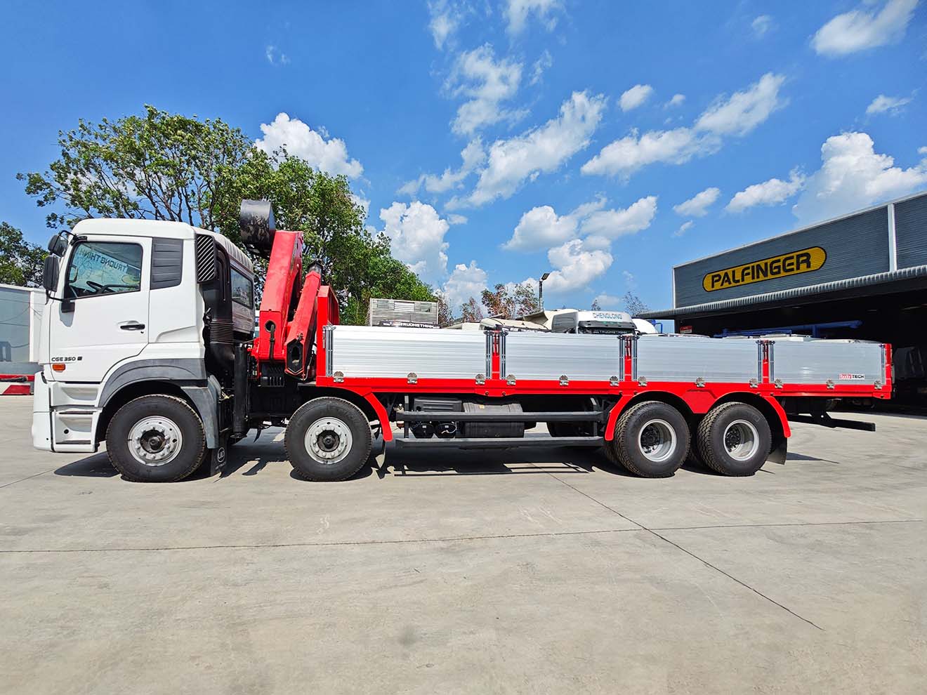 Tải Cẩu 8x4 CGE 350 Palfinger - http://marketing.udtrucks.com.vn/file/udtrucks/CGE-350/Palfinger/photo/IMG_20240330_142856_818.jpg