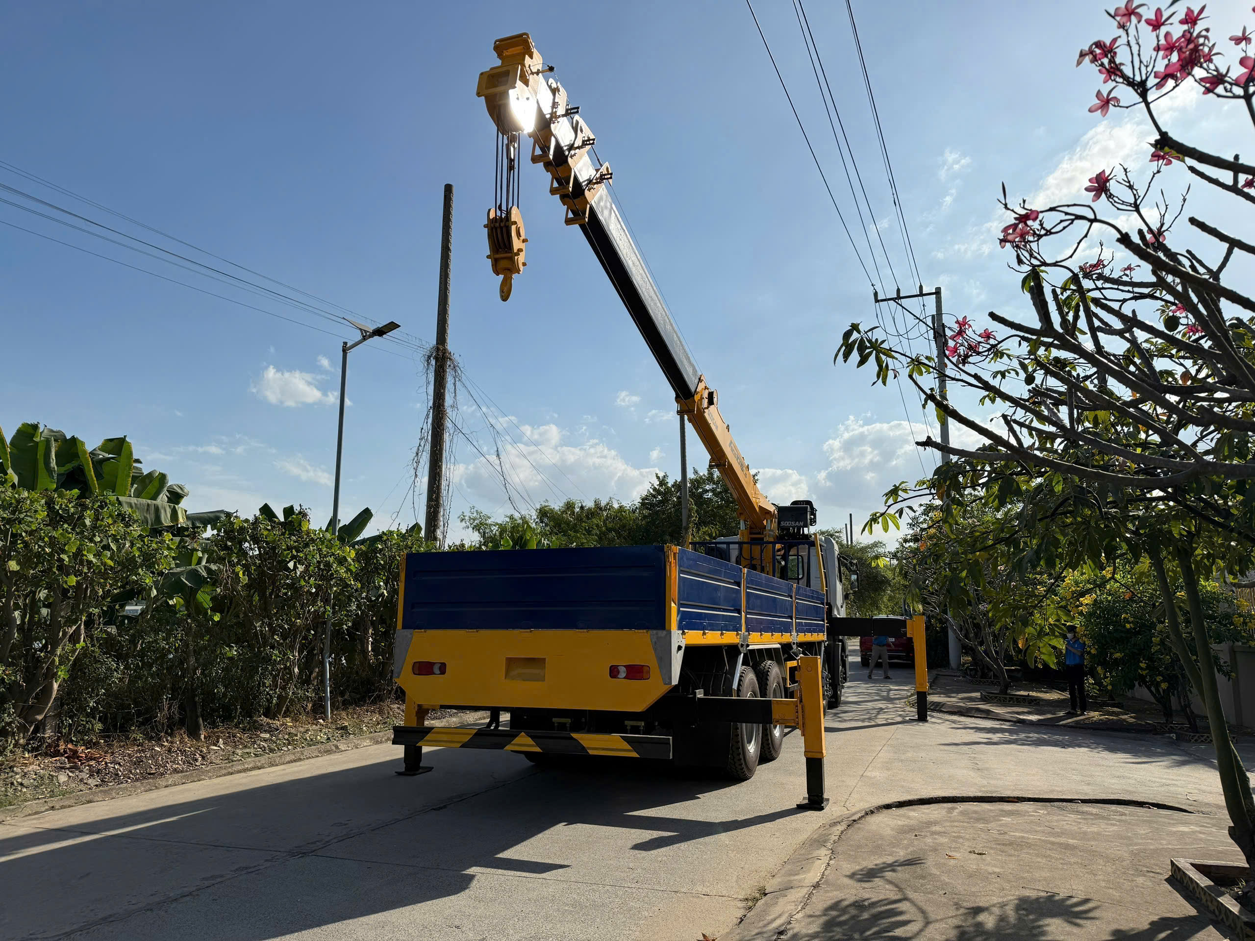 8x4 CGE 350 Soosan SCS1015LS - http://marketing.udtrucks.com.vn/file/udtrucks/CGE-350/Soosan-SCS1015LS/photo/z7852491139048_76010a2307cd329ab66bc30a8025fb76.jpg