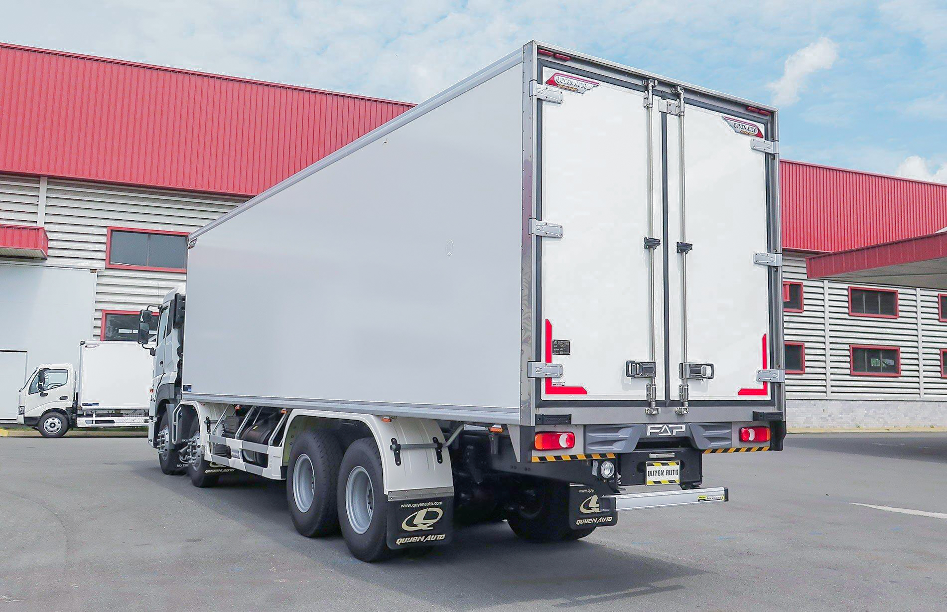 Thùng Đông Lạnh 8x4 CGE 350 Carrier - http://marketing.udtrucks.com.vn/file/udtrucks/CGE-350/TDL-Quyen-Carrier/photo/3.jpg