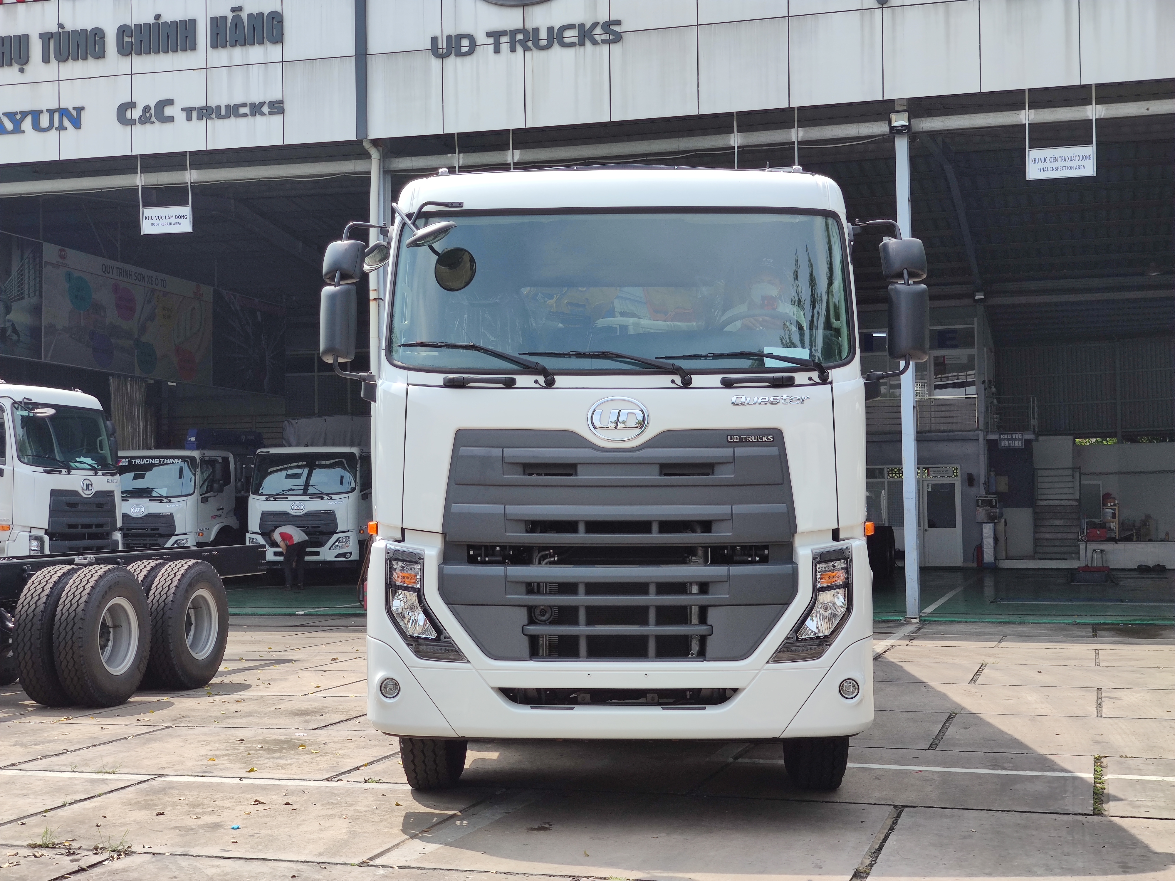 TMB 8x4 CGE 350 - http://marketing.udtrucks.com.vn/file/udtrucks/CGE-350/TMB-9500/photo/IMG_20220727_100807.jpg