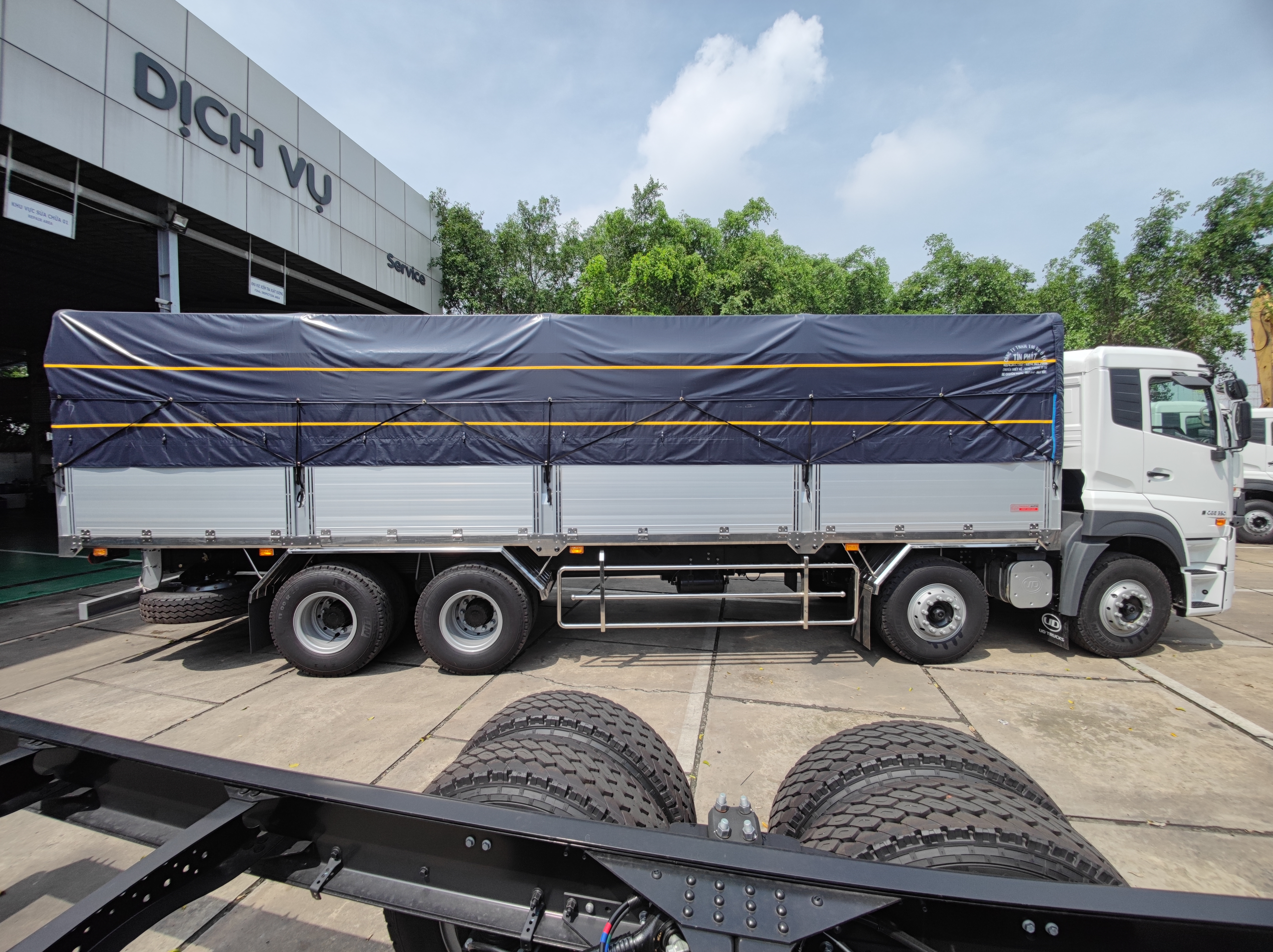 TMB 8x4 CGE 350 - http://marketing.udtrucks.com.vn/file/udtrucks/CGE-350/TMB-9500/photo/IMG_20220727_100931.jpg
