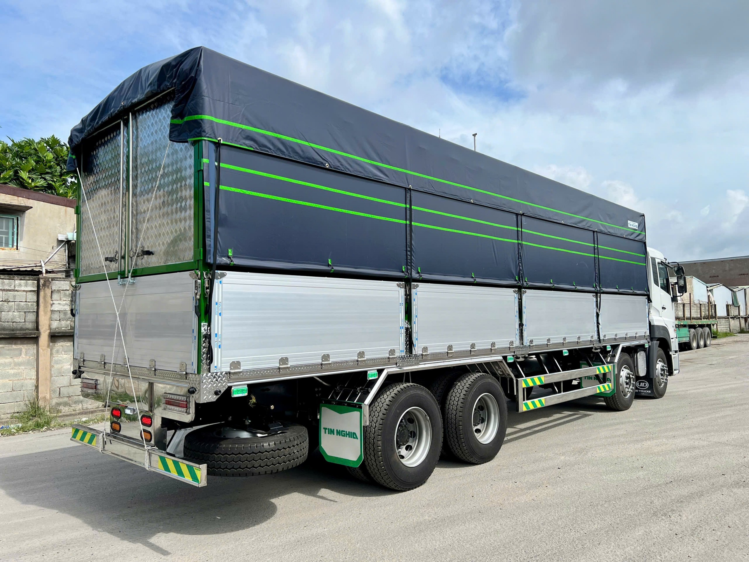 8x4 CGE 350 TMB TN - http://marketing.udtrucks.com.vn/file/udtrucks/CGE-350/TMB-OTTN/photo/1790568518024_4668912562854094576_4668912562854094576_b9854a2e62.jpg