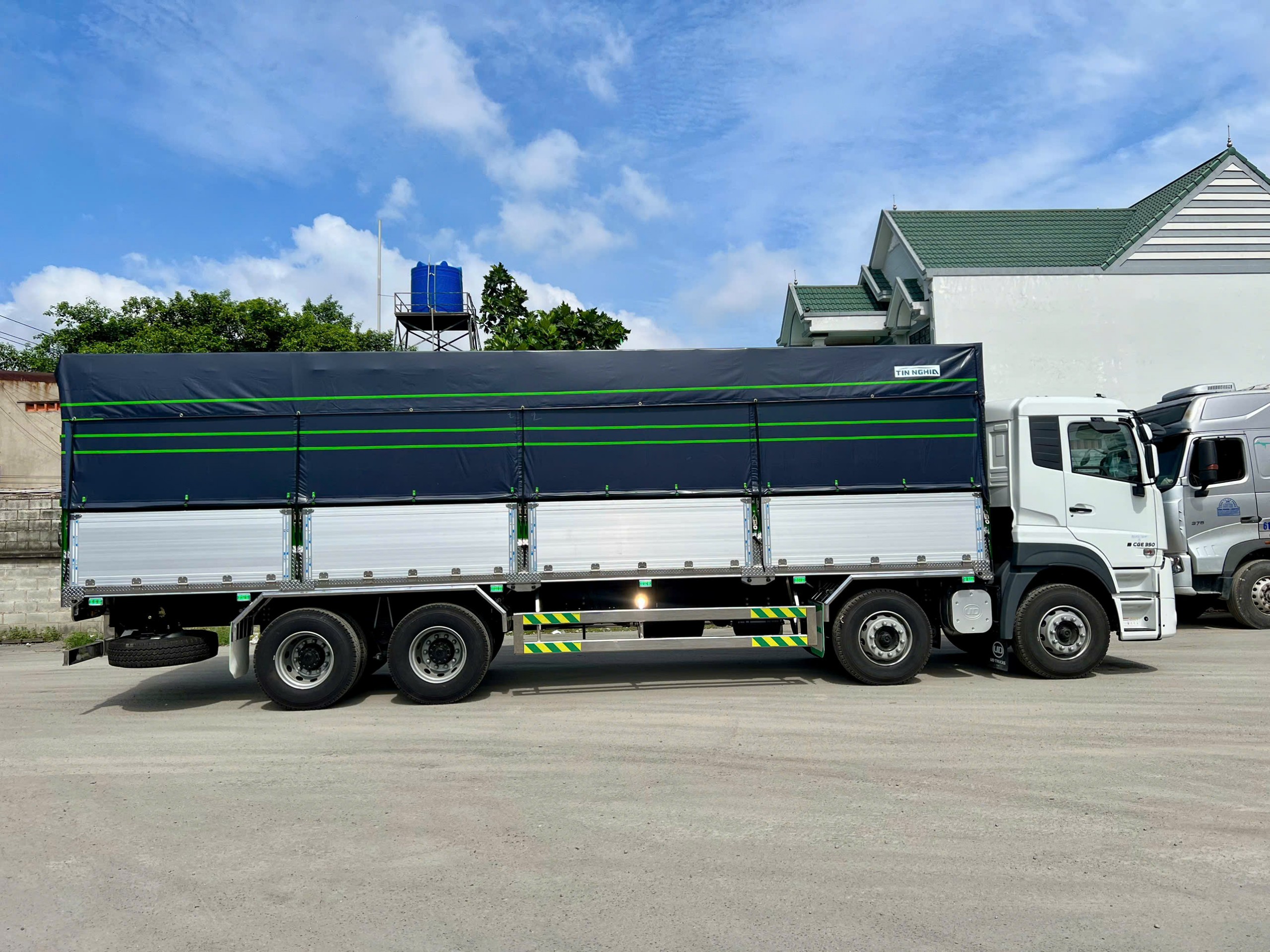 8x4 CGE 350 TMB TN - http://marketing.udtrucks.com.vn/file/udtrucks/CGE-350/TMB-OTTN/photo/1790568518115_4668912562854094576_4668912562854094576_3772ffe28d.jpg
