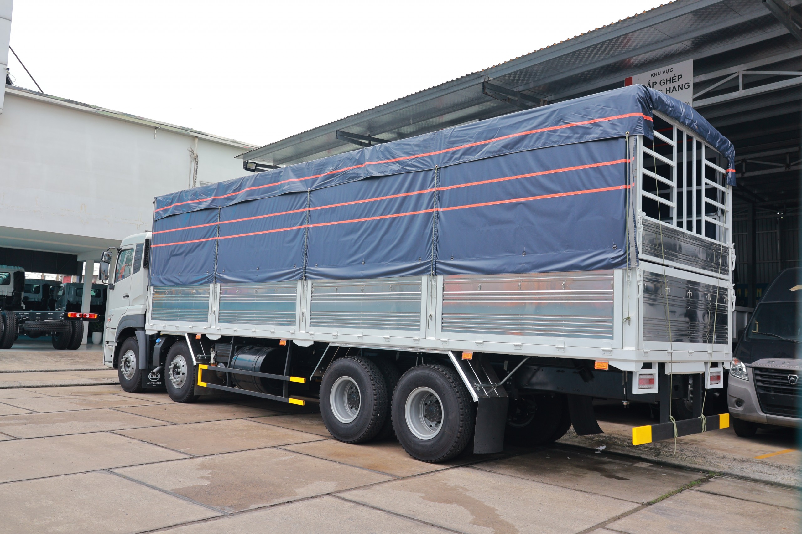 8x4 CGE 350 TMB TC - http://marketing.udtrucks.com.vn/file/udtrucks/CGE-350/TMB-TC-OTDN/photo/img_6457.jpg