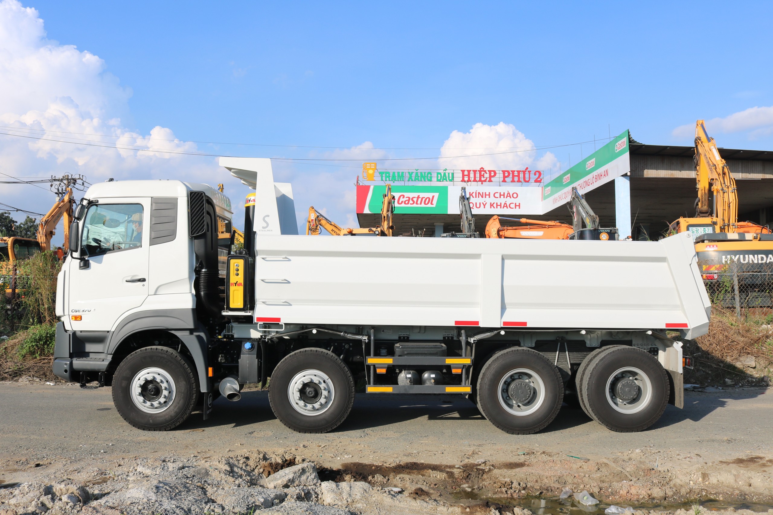 Xe Ben 8x4 CGE 370 14m³