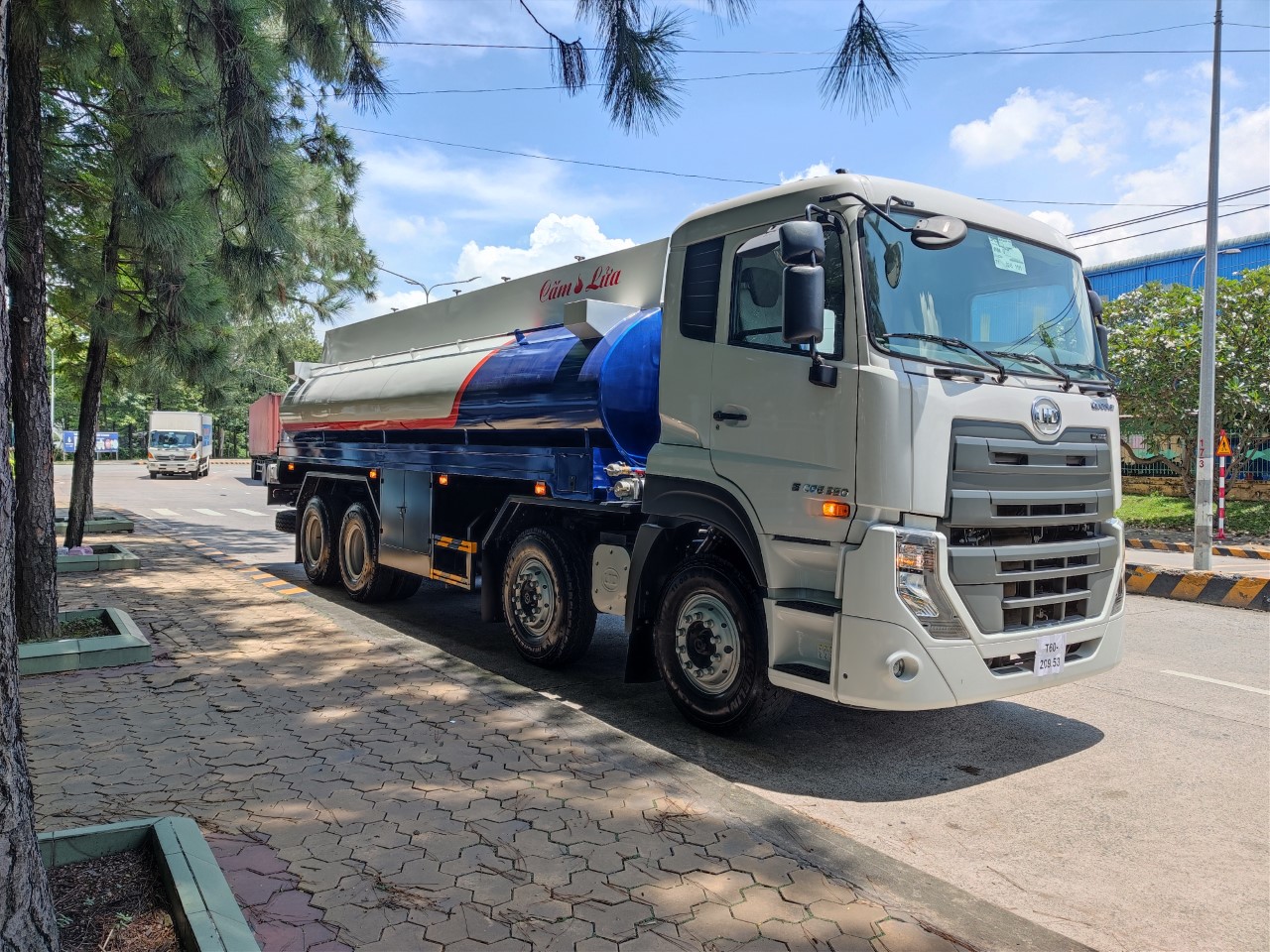 Bồn Xăng Dầu 8x4 CGE 350 - http://marketing.udtrucks.com.vn/file/udtrucks/CGE-350/Xitec/photo/IMG_20220624_121112.jpg