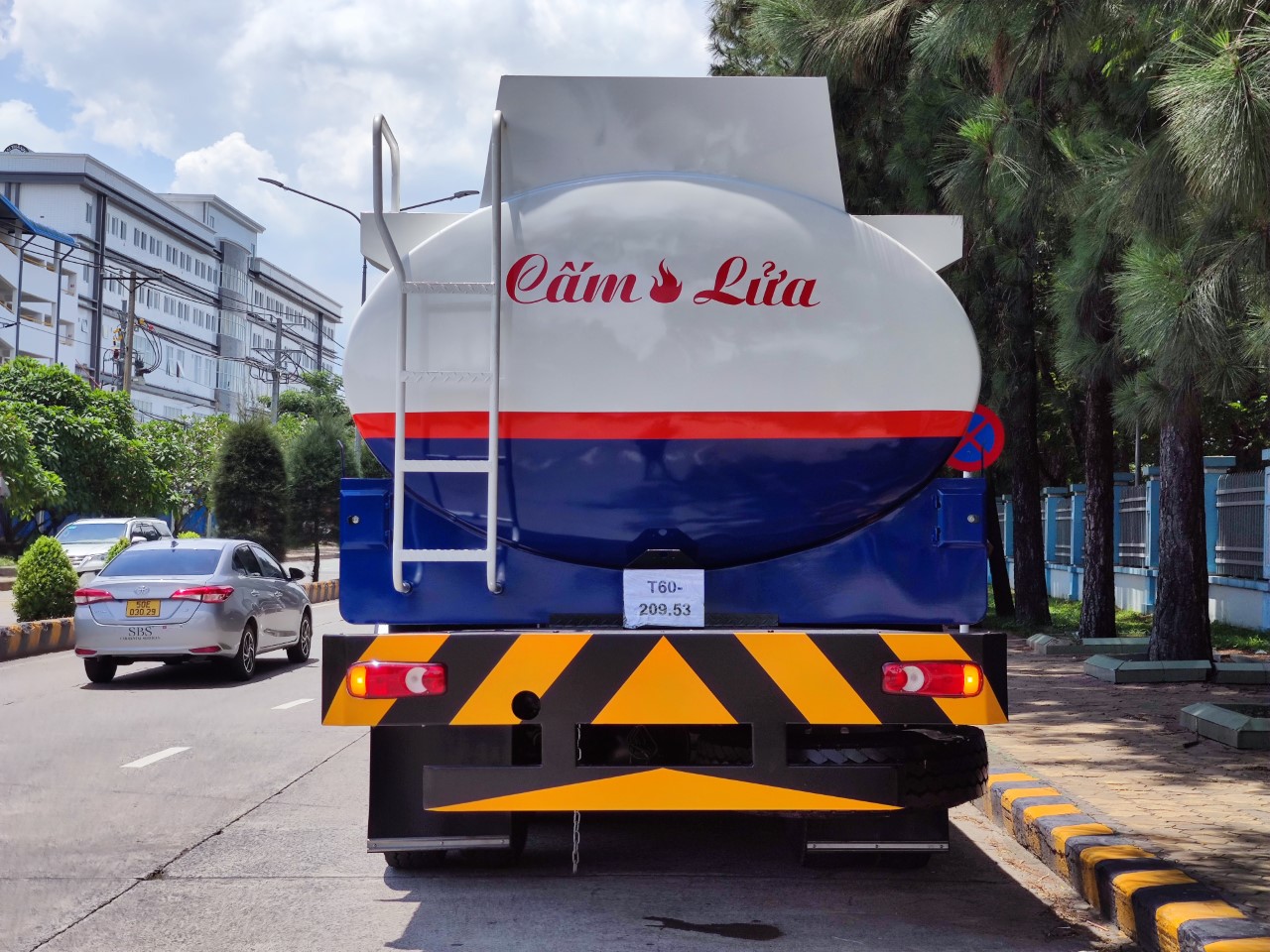 Bồn Xăng Dầu 8x4 CGE 350 - http://marketing.udtrucks.com.vn/file/udtrucks/CGE-350/Xitec/photo/IMG_20220624_121239.jpg