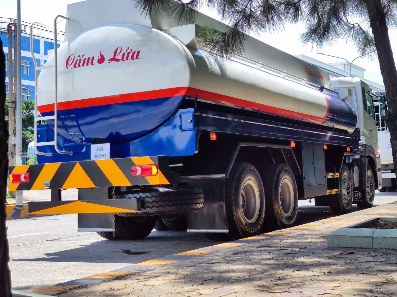Bồn Xăng Dầu 8x4 CGE 350 - http://marketing.udtrucks.com.vn/file/udtrucks/CGE-350/Xitec/photo/IMG_20220624_121310.jpg