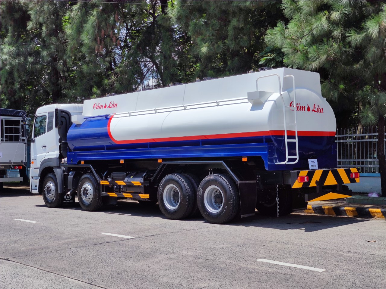 Bồn Xăng Dầu 8x4 CGE 350 - http://marketing.udtrucks.com.vn/file/udtrucks/CGE-350/Xitec/photo/IMG_20220624_121348.jpg