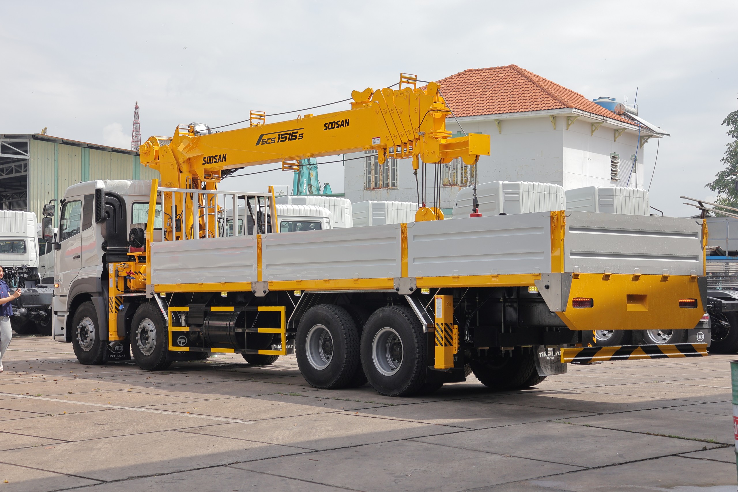 8x4 CGE 350 Soosan SCS1516S 2026 - http://marketing.udtrucks.com.vn/file/udtrucks/CGE-350/v2026-Soosan-SCS1516S/photo/img_6052.jpg