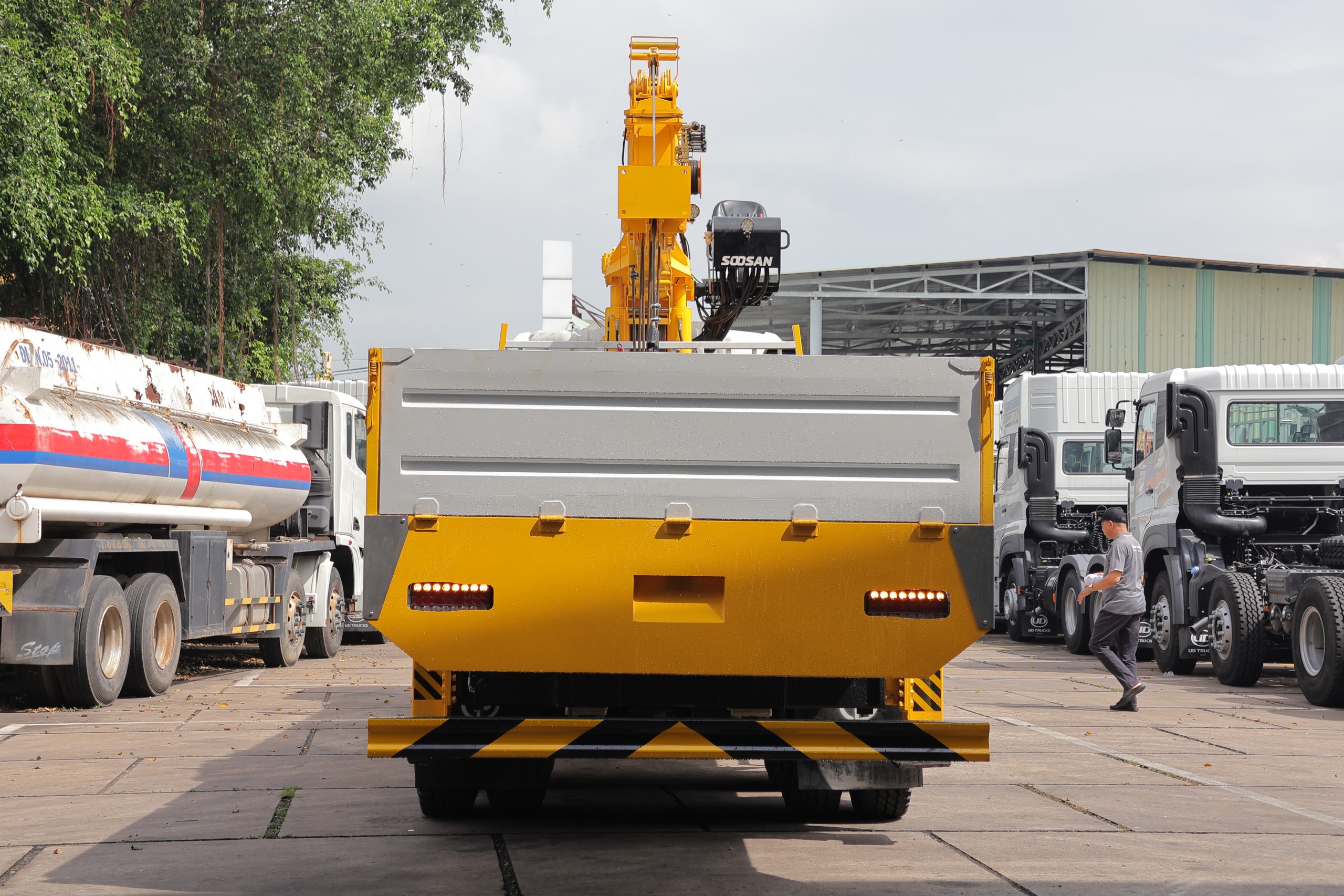 8x4 CGE 350 Soosan SCS1516S 2026 - http://marketing.udtrucks.com.vn/file/udtrucks/CGE-350/v2026-Soosan-SCS1516S/photo/img_6053.jpg