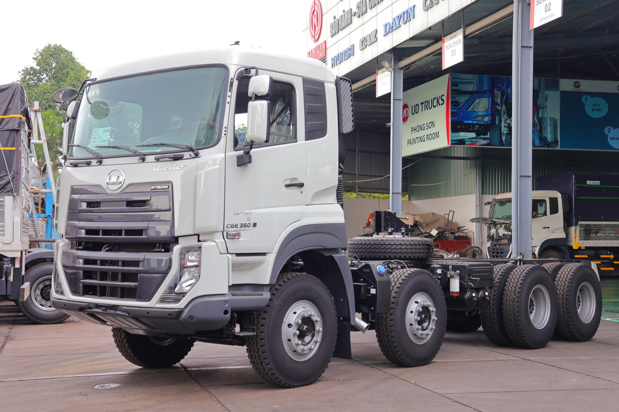Chassis 8x4 CGE 350 WB4600 - http://marketing.udtrucks.com.vn/file/udtrucks/CGE-350/v2026-WB4600/photo/img_5181.jpg