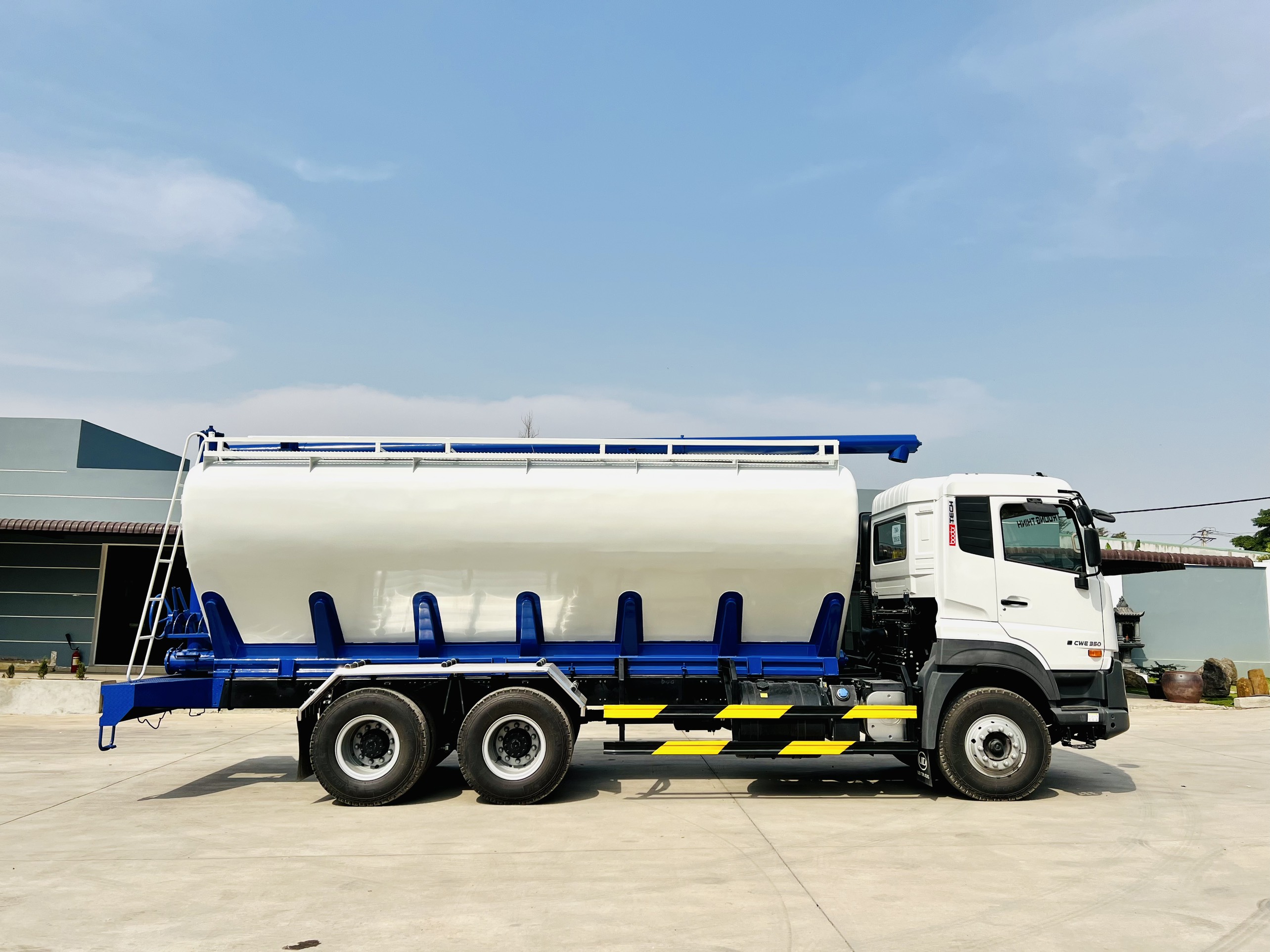 Bồn Cám 6x4 CWE 350 - http://marketing.udtrucks.com.vn/file/udtrucks/CWE-350/Bon-Cam/photo/z4159069619272_2eb922a664ba8c4c6.jpg