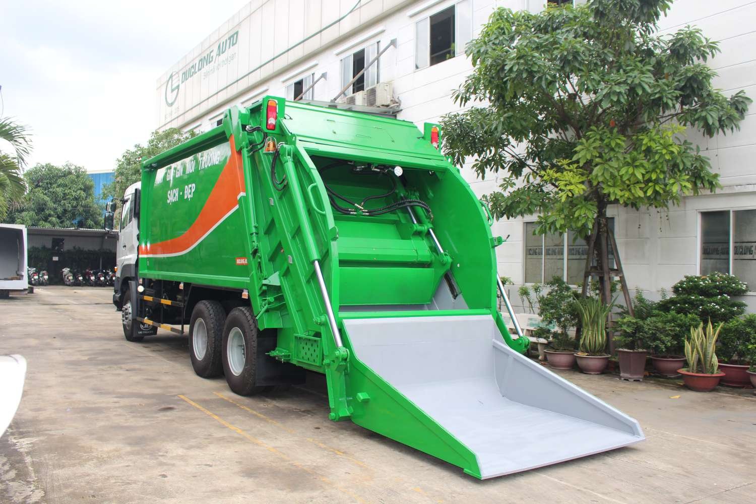 Xe Ép Rác 6x4 CWE 350 - http://marketing.udtrucks.com.vn/file/udtrucks/CWE-350/Cho-Rac/photo/z3901409862591_0e5eefda2316f94fe.jpg