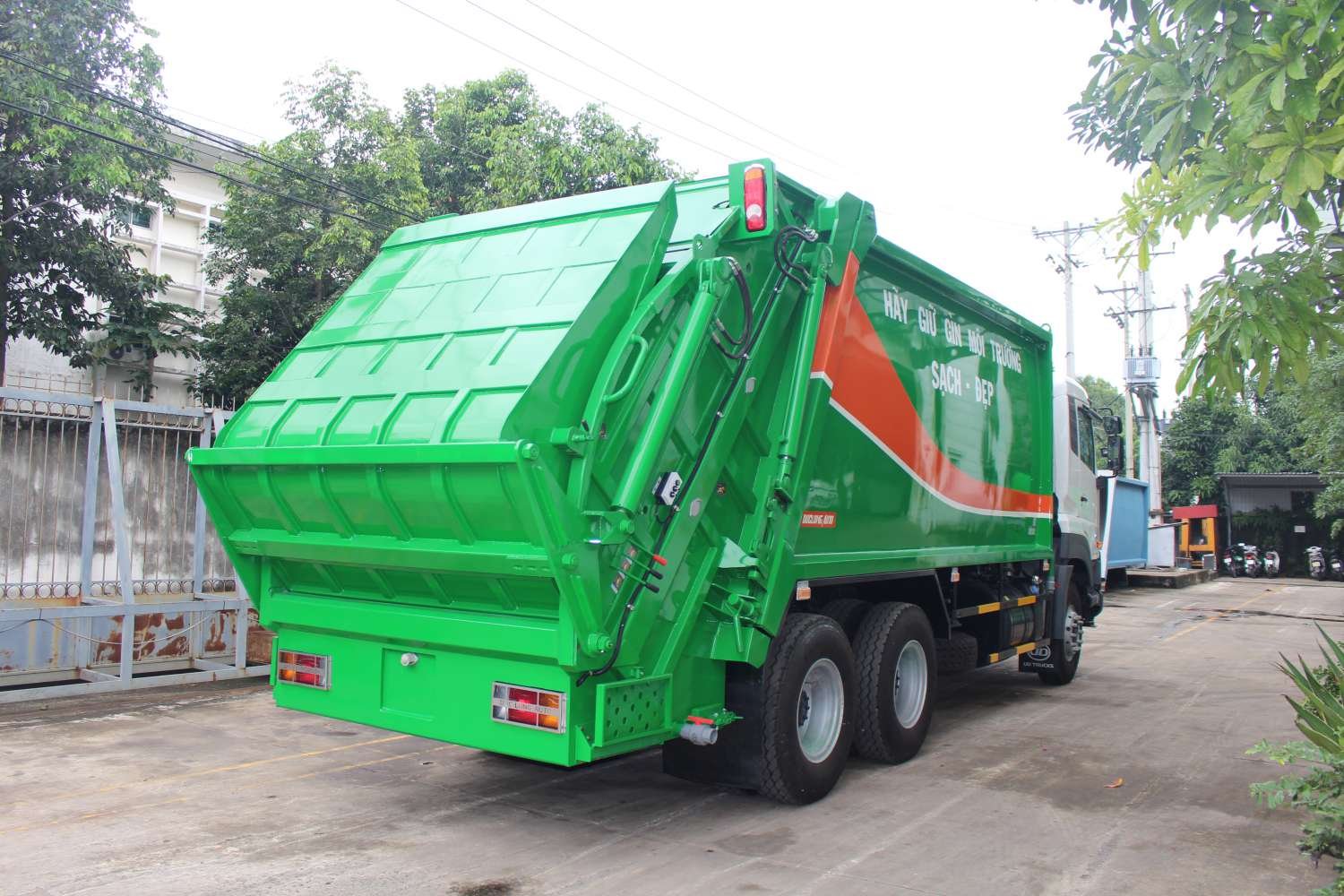 Xe Ép Rác 6x4 CWE 350 - http://marketing.udtrucks.com.vn/file/udtrucks/CWE-350/Cho-Rac/photo/z3901410091767_d508fd8aa5c80a8e8.jpg