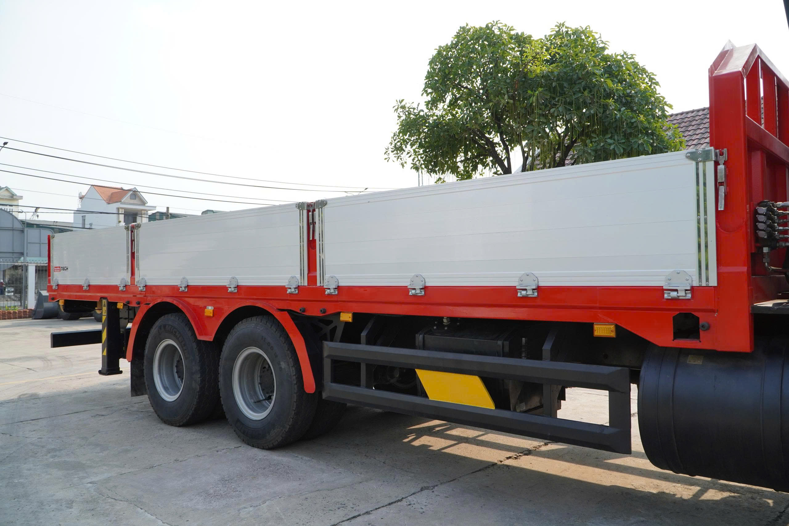 6x4 CWE 350 Sany Palfinger - http://marketing.udtrucks.com.vn/file/udtrucks/CWE-350/Sany-Palfinger/photo/6x4_cwe_350_sany_palfinger_spk_18500_20.jpg