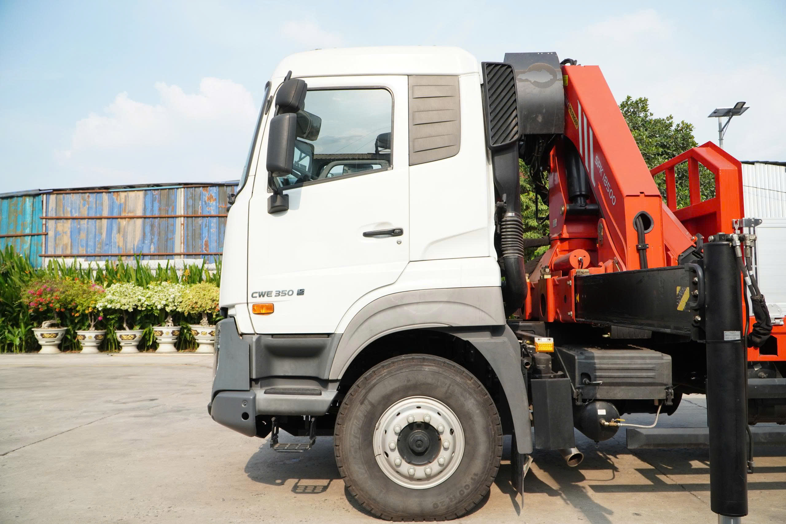 6x4 CWE 350 Sany Palfinger - http://marketing.udtrucks.com.vn/file/udtrucks/CWE-350/Sany-Palfinger/photo/6x4_cwe_350_sany_palfinger_spk_18500_21.jpg