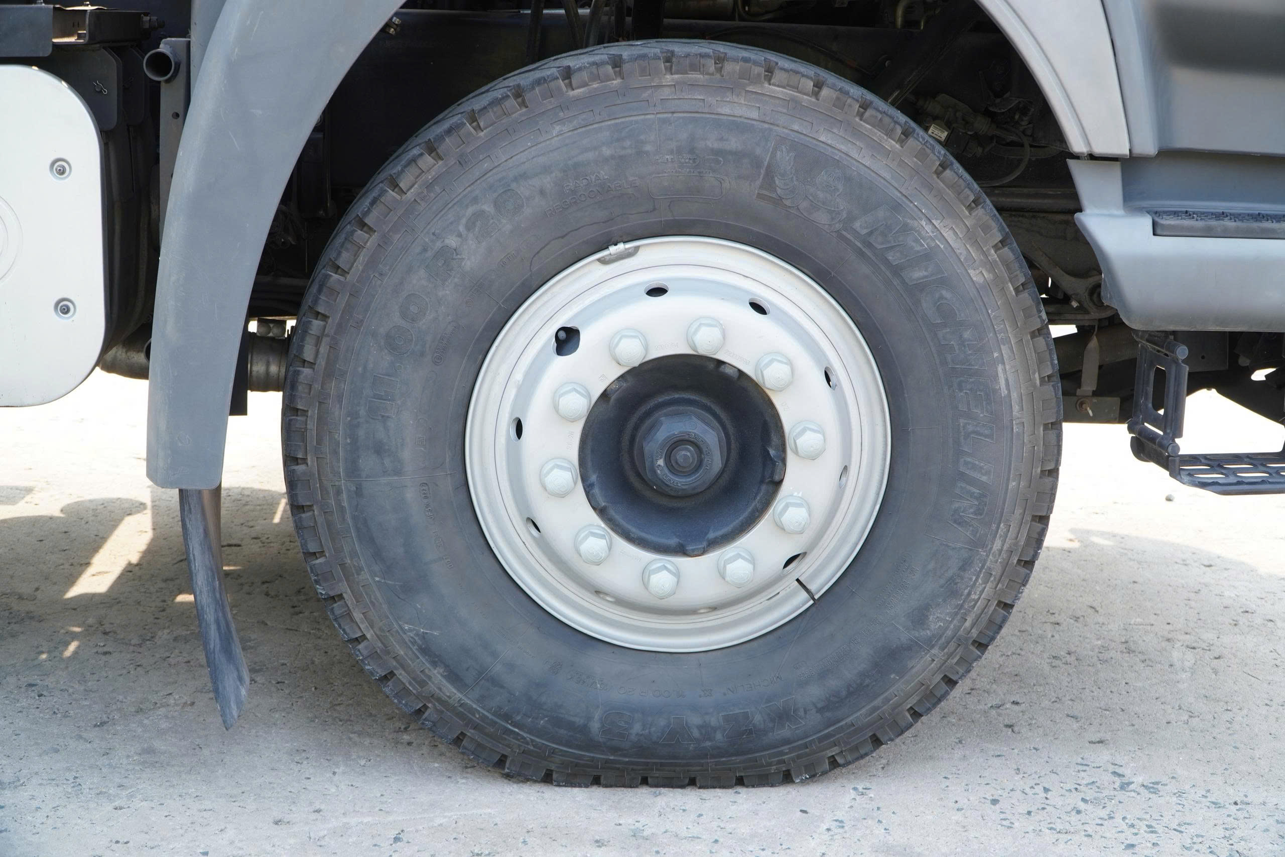 6x4 CWE 350 Sany Palfinger - http://marketing.udtrucks.com.vn/file/udtrucks/CWE-350/Sany-Palfinger/photo/6x4_cwe_350_sany_palfinger_spk_18500_30.jpg