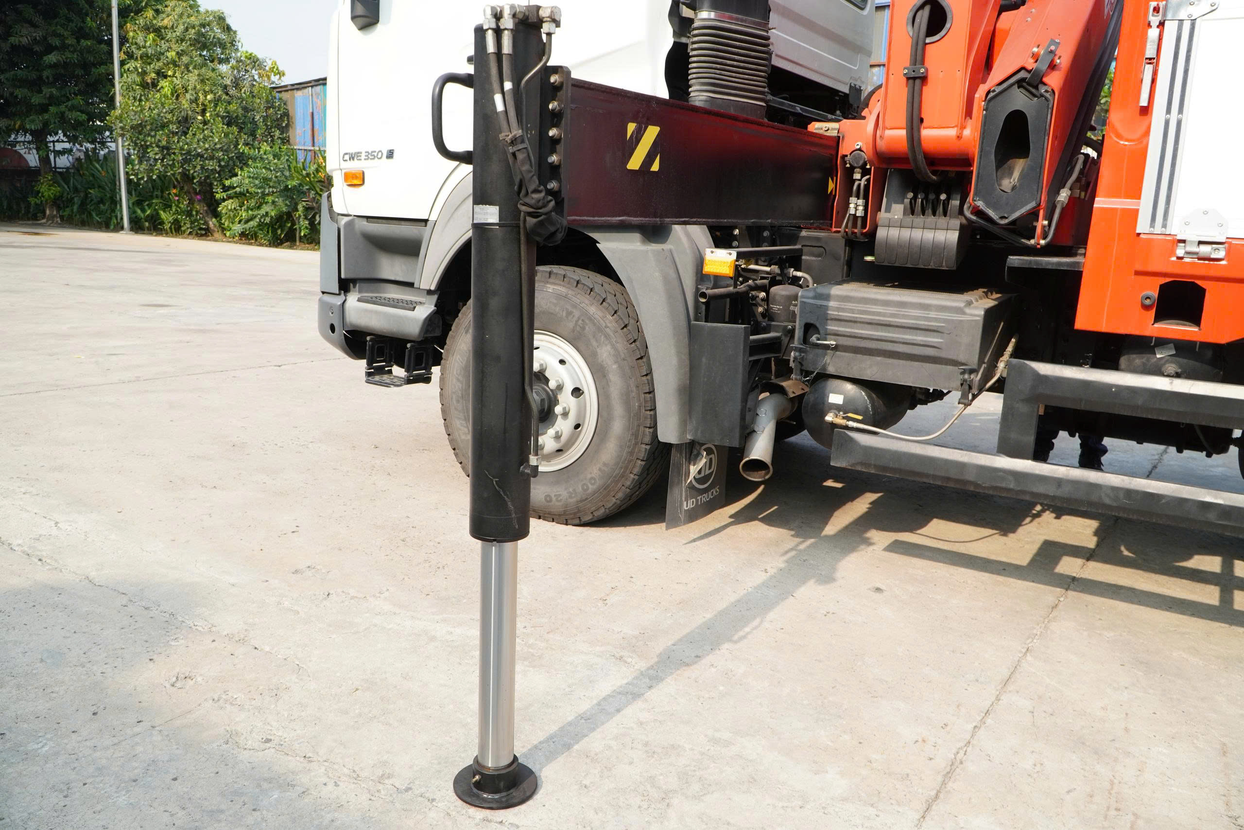 6x4 CWE 350 Sany Palfinger - http://marketing.udtrucks.com.vn/file/udtrucks/CWE-350/Sany-Palfinger/photo/6x4_cwe_350_sany_palfinger_spk_18500_36.jpg
