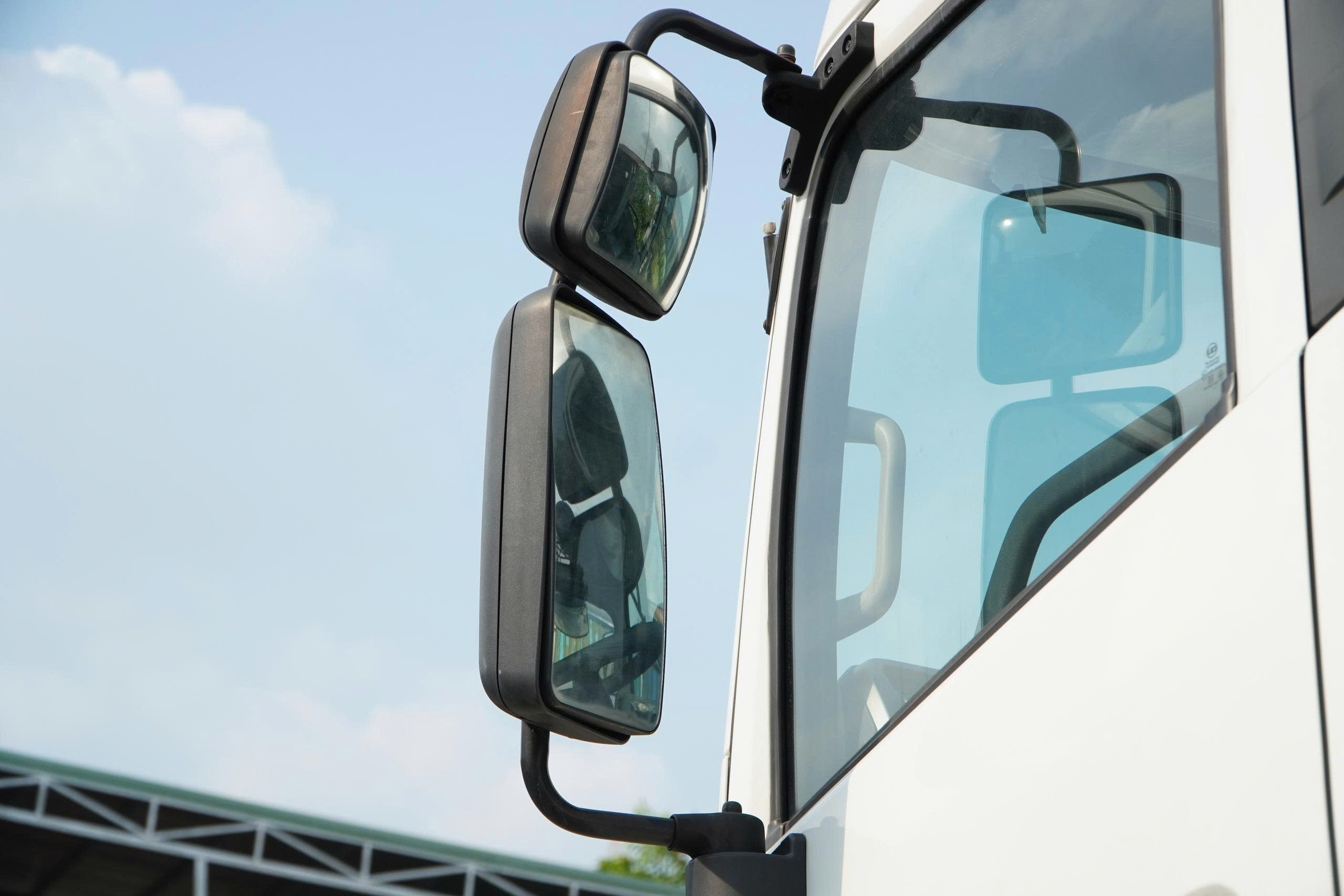 6x4 CWE 350 Sany Palfinger - http://marketing.udtrucks.com.vn/file/udtrucks/CWE-350/Sany-Palfinger/photo/6x4_cwe_350_sany_palfinger_spk_18500_4.jpg