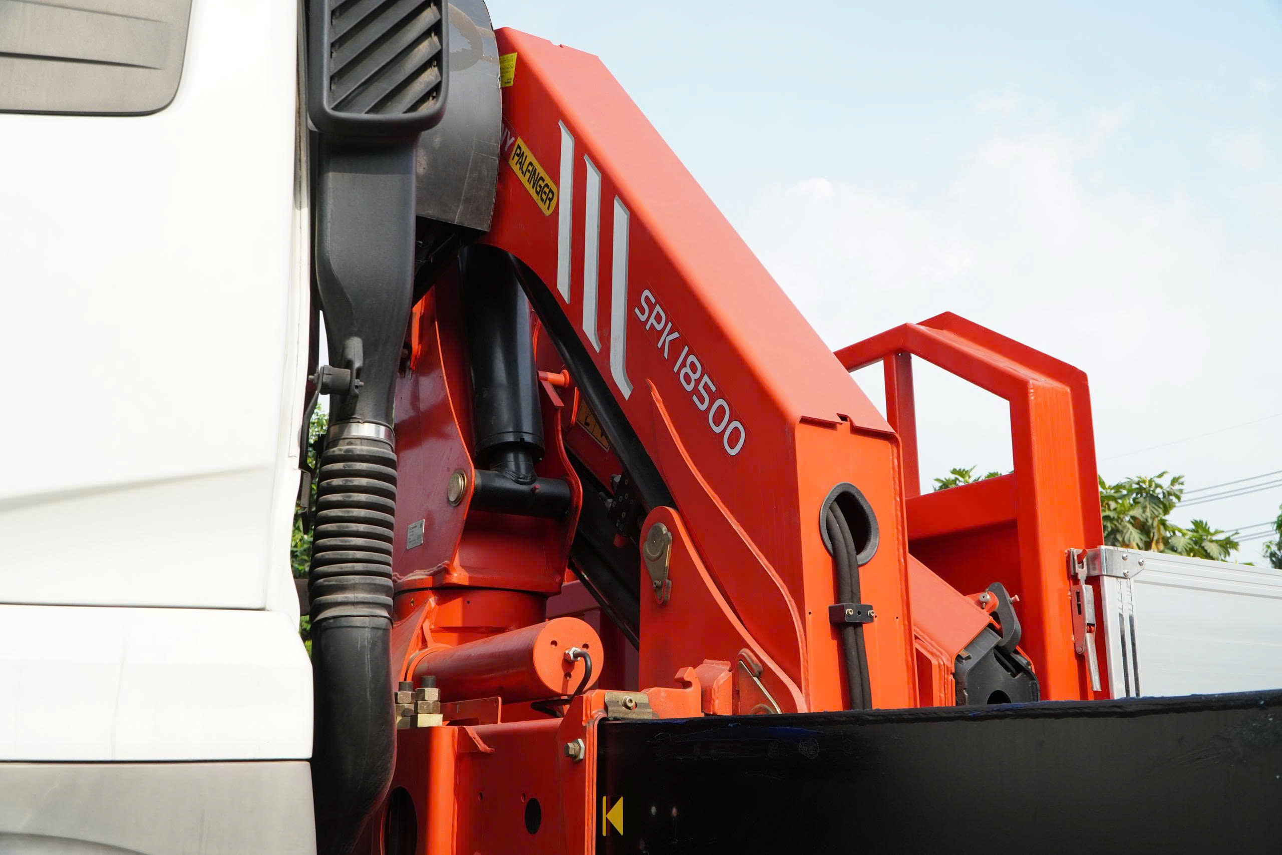 6x4 CWE 350 Sany Palfinger - http://marketing.udtrucks.com.vn/file/udtrucks/CWE-350/Sany-Palfinger/photo/6x4_cwe_350_sany_palfinger_spk_18500_6.jpg