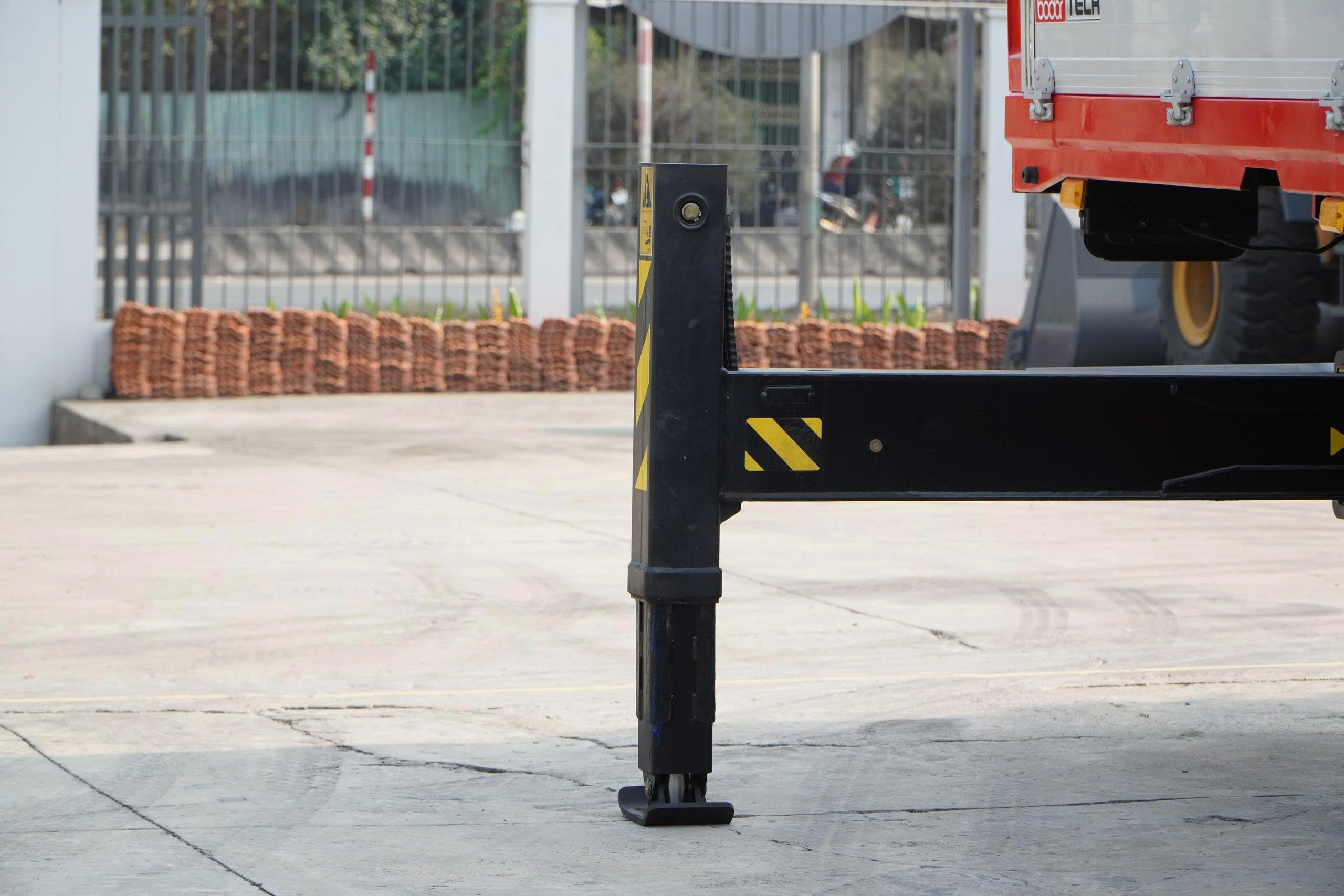 6x4 CWE 350 Sany Palfinger - http://marketing.udtrucks.com.vn/file/udtrucks/CWE-350/Sany-Palfinger/photo/6x4_cwe_350_sany_palfinger_spk_18500_9.jpg