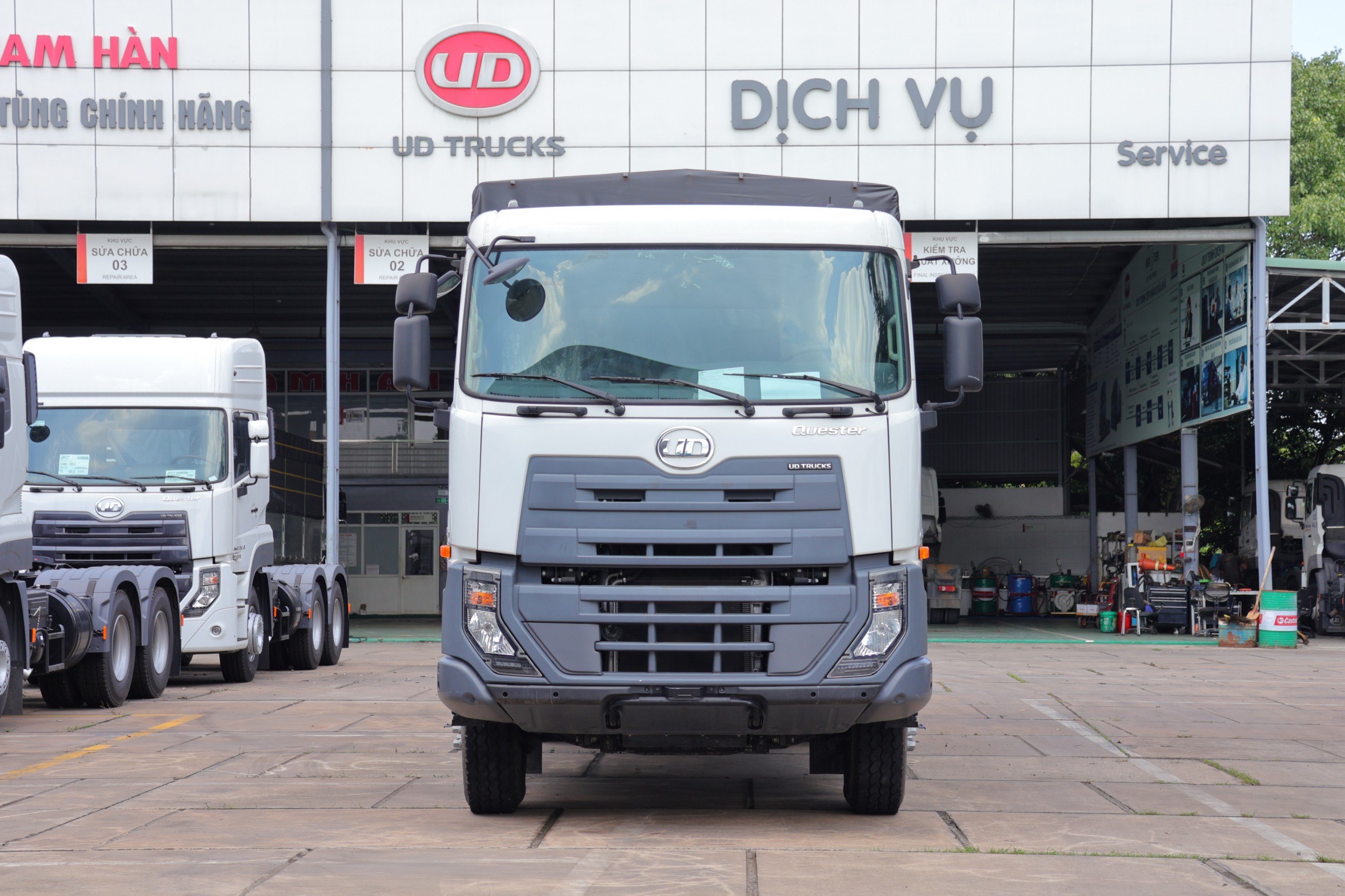 6x4 CWE 350 TMB OTDN - http://marketing.udtrucks.com.vn/file/udtrucks/CWE-350/TMB-9m1-OTDN/photo/6x4_cwe_350_wb5600_thung_bat_9_1m_otdn.jpg