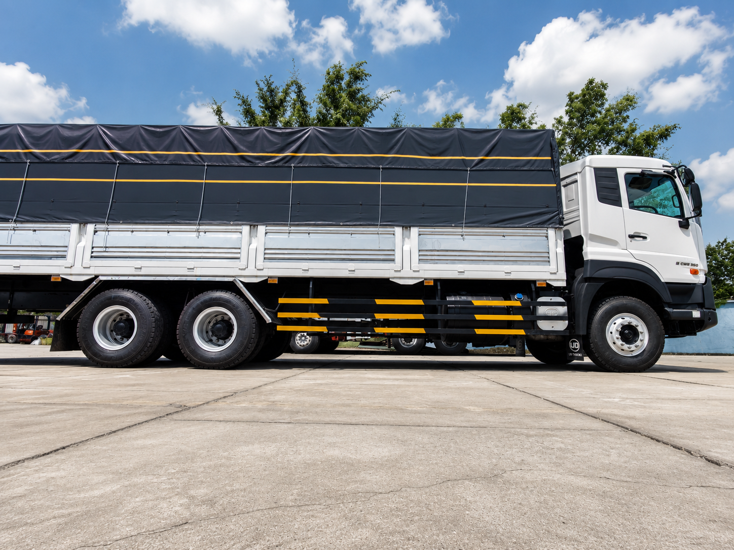 6x4 CWE 350 TMB OTDN - http://marketing.udtrucks.com.vn/file/udtrucks/CWE-350/TMB-9m1-OTDN/photo/6x4_cwe_350_wb5600_thung_bat_9_1m_otdn_2.png