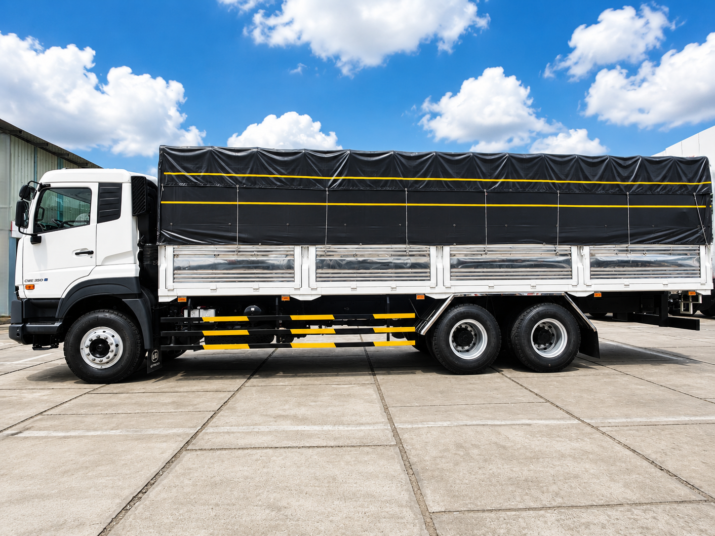 6x4 CWE 350 TMB OTDN - http://marketing.udtrucks.com.vn/file/udtrucks/CWE-350/TMB-9m1-OTDN/photo/6x4_cwe_350_wb5600_thung_bat_9_1m_otdn_3.png