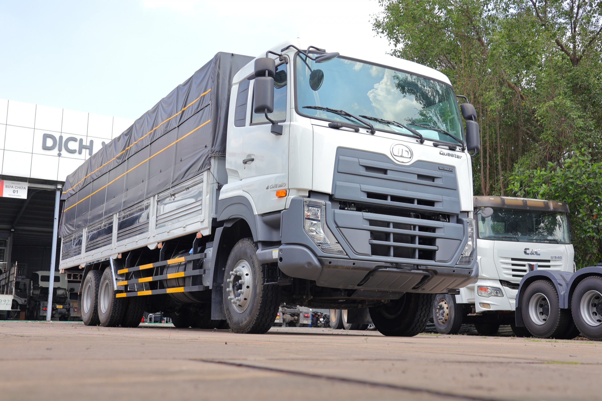 6x4 CWE 350 TMB OTDN - http://marketing.udtrucks.com.vn/file/udtrucks/CWE-350/TMB-9m1-OTDN/photo/6x4_cwe_350_wb5600_thung_bat_9_1m_otdn_9.jpg
