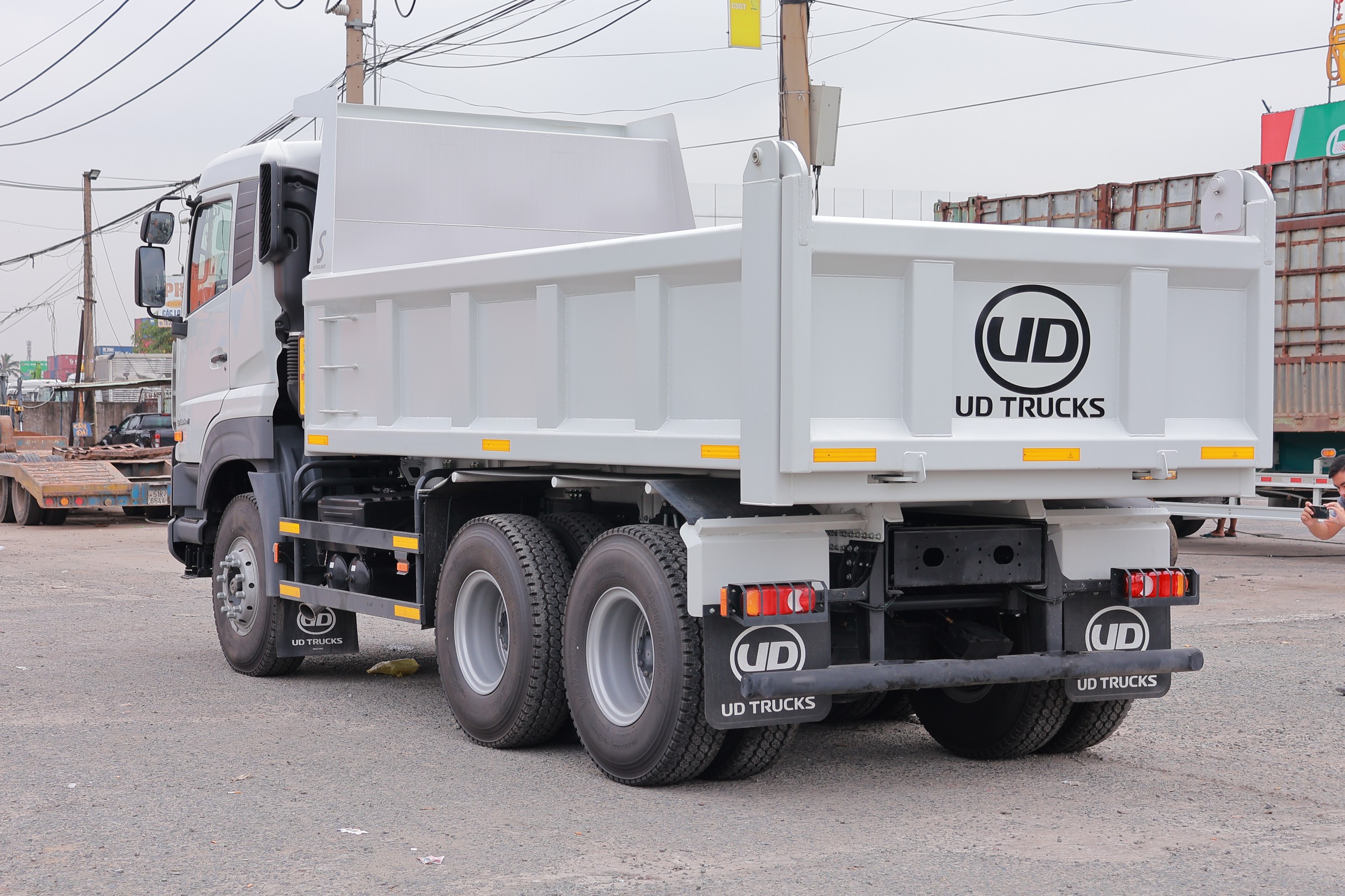 Xe Ben 6x4 CWE 350 10m³ - http://marketing.udtrucks.com.vn/file/udtrucks/CWE-350/Xe-Ben-10m3/photo/img_1554.jpg
